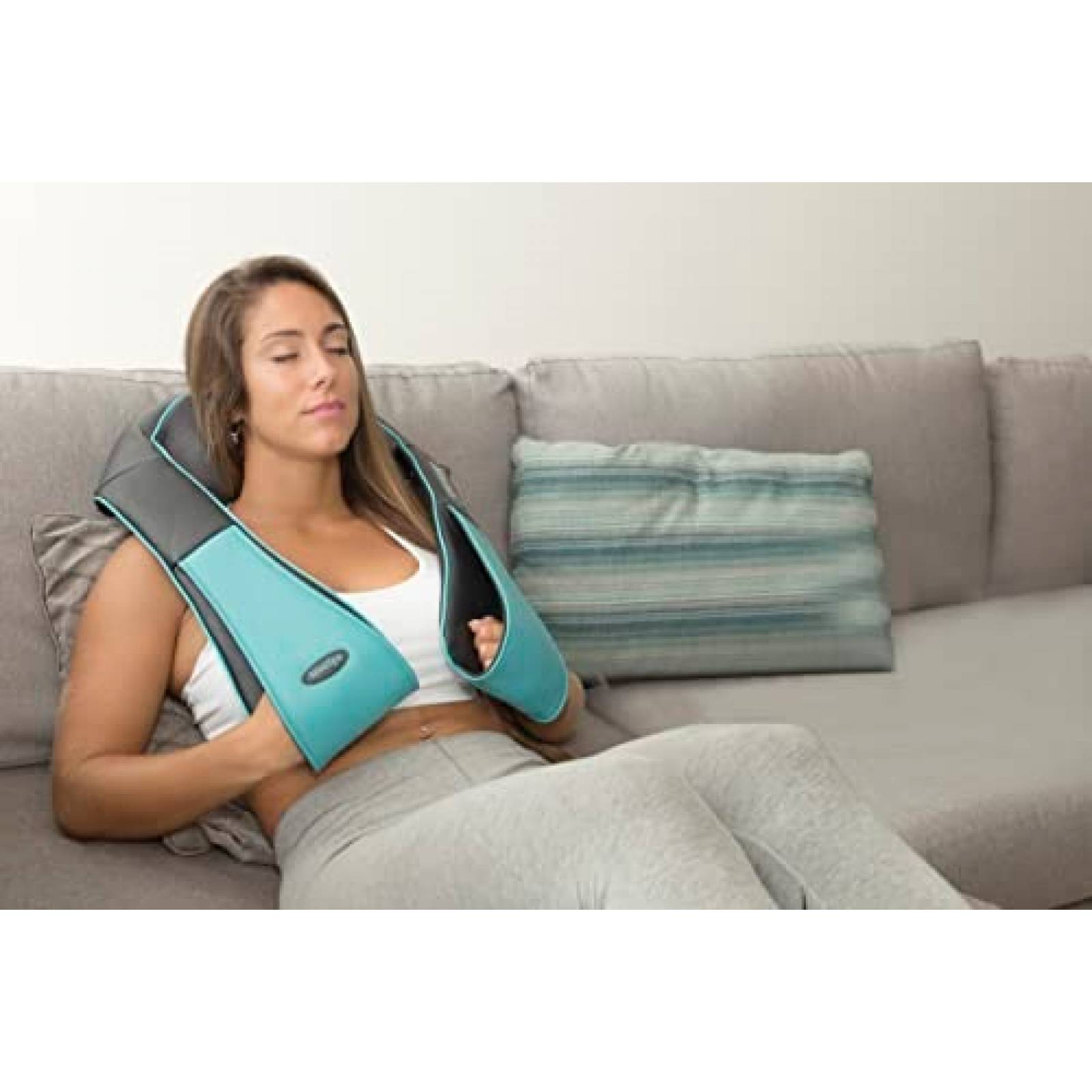 Masajerador InvoSpa de Calor para Hombros y Cuello -Azul