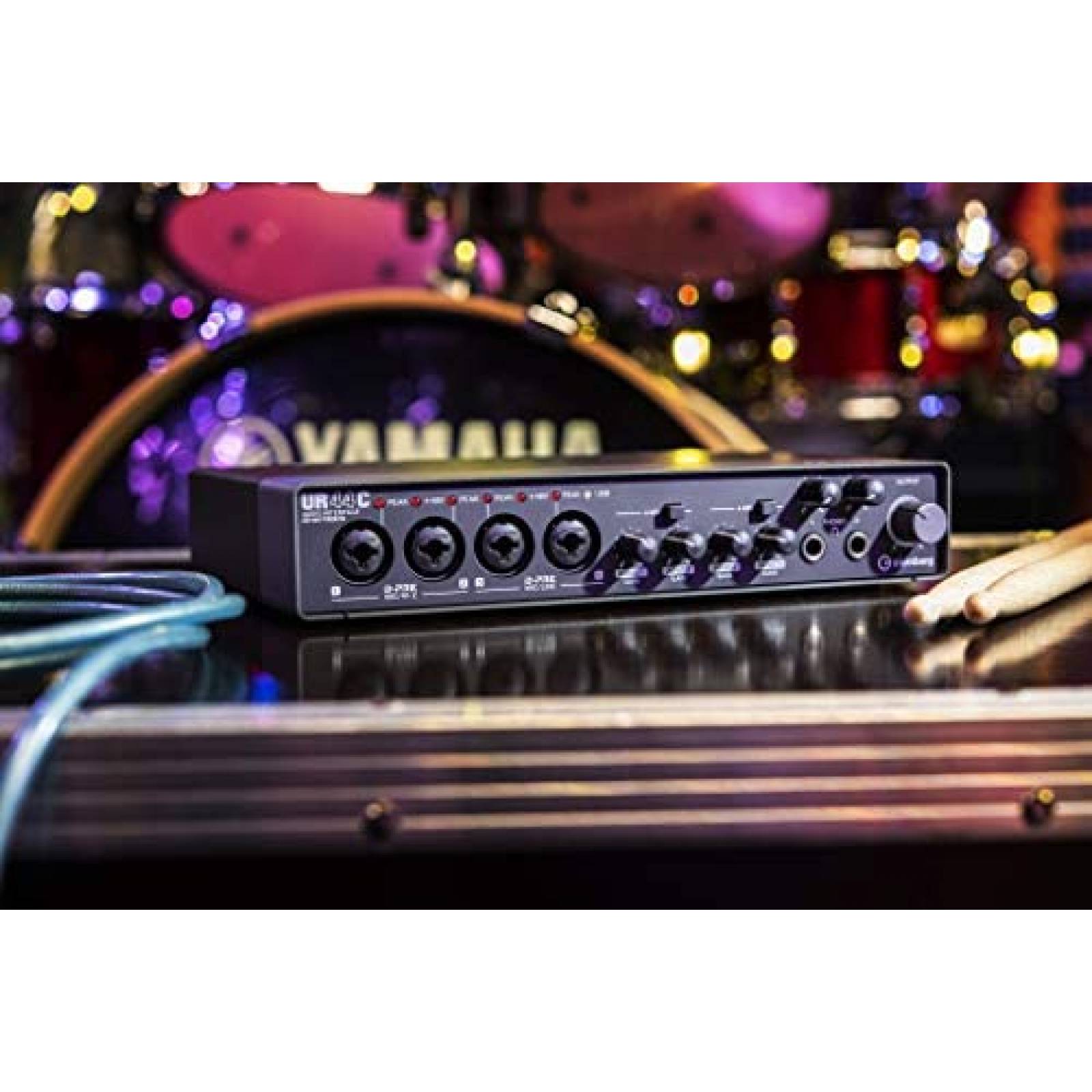 Interfaz de Audio Steinberg UR44C 6x4 Cubase AI y LE -Negro