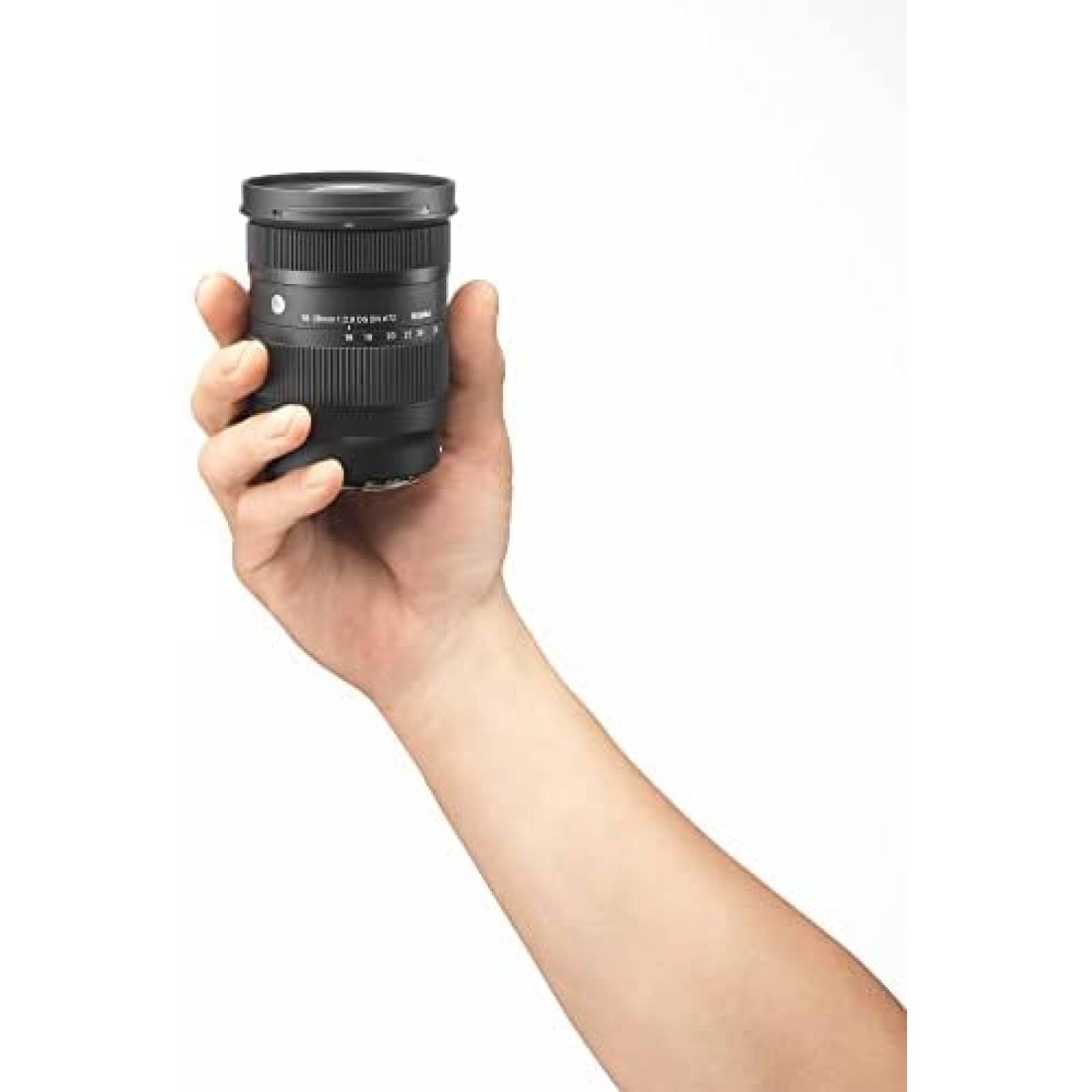 Lente De Camara SIn Espejo Sigma 16-28mm F2.8 DG -Negro