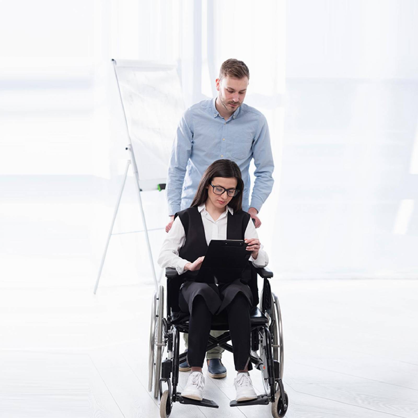 Silla De Ruedas Ligera Plegable Con Descansapies 120 Kg 