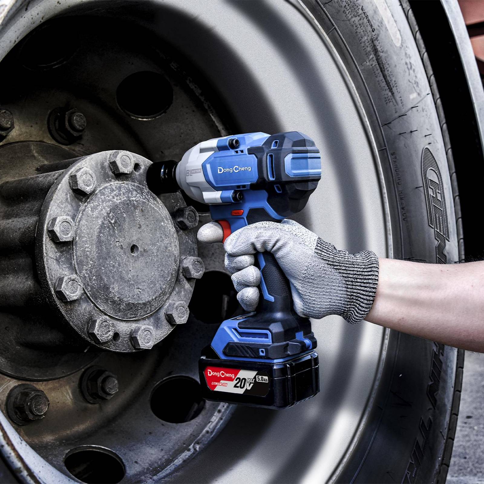 Llave Impacto Industrial 698 Nm. 20v. 2 bat 5.0 ah Dongcheng 