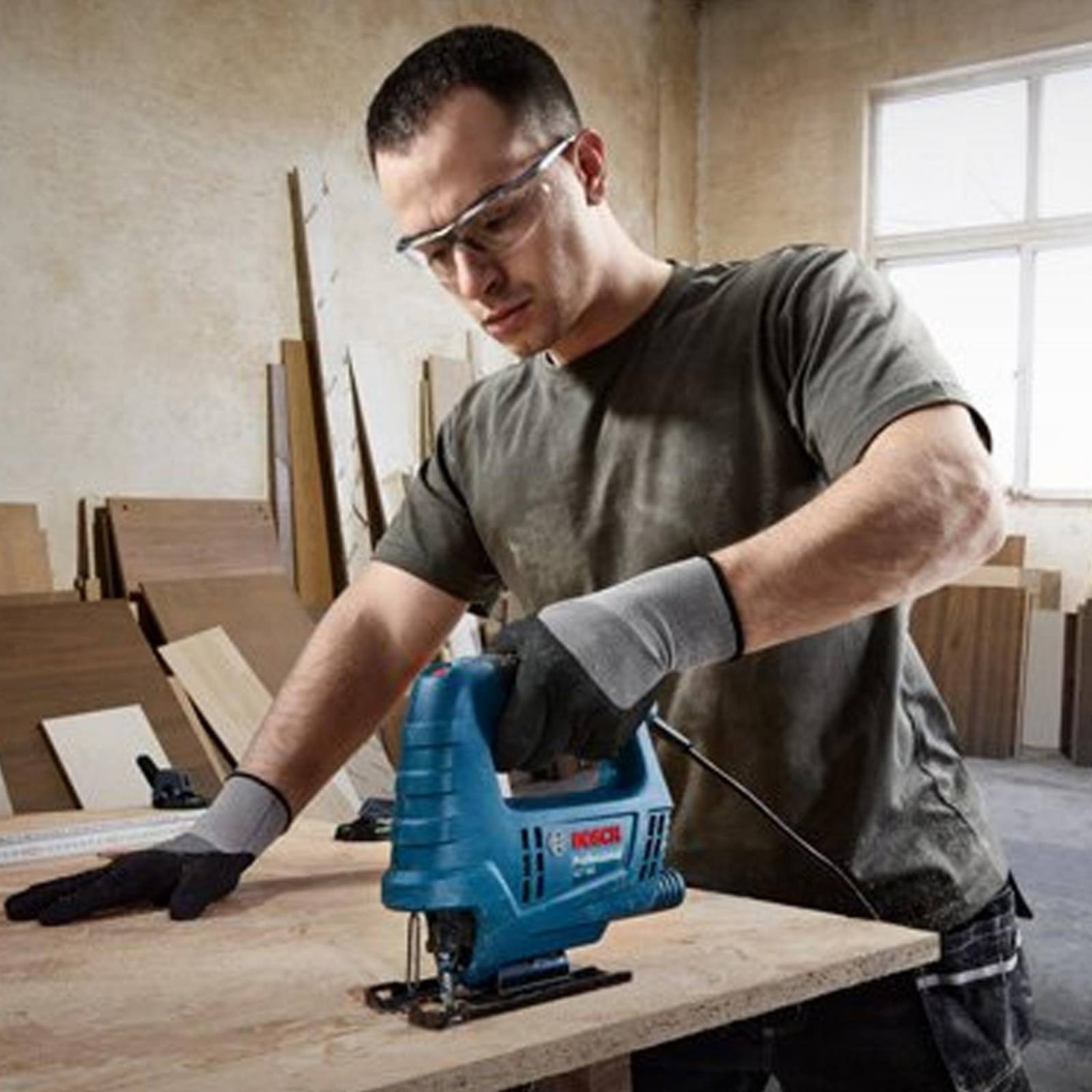 Caladora Bosch Vel. Variable 500W GST 680 