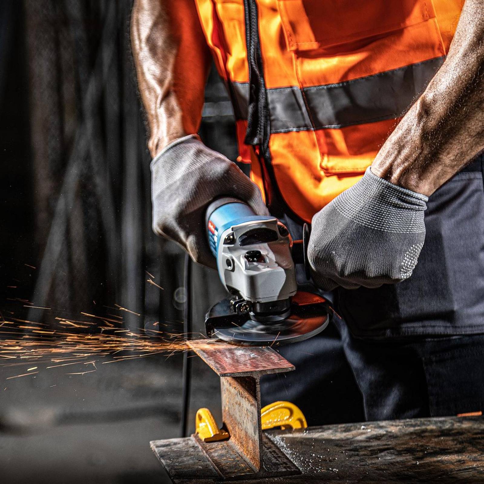 Miniesmeril Makita M0901B 540W + miniesmeril DC 4 1/2´1200W 