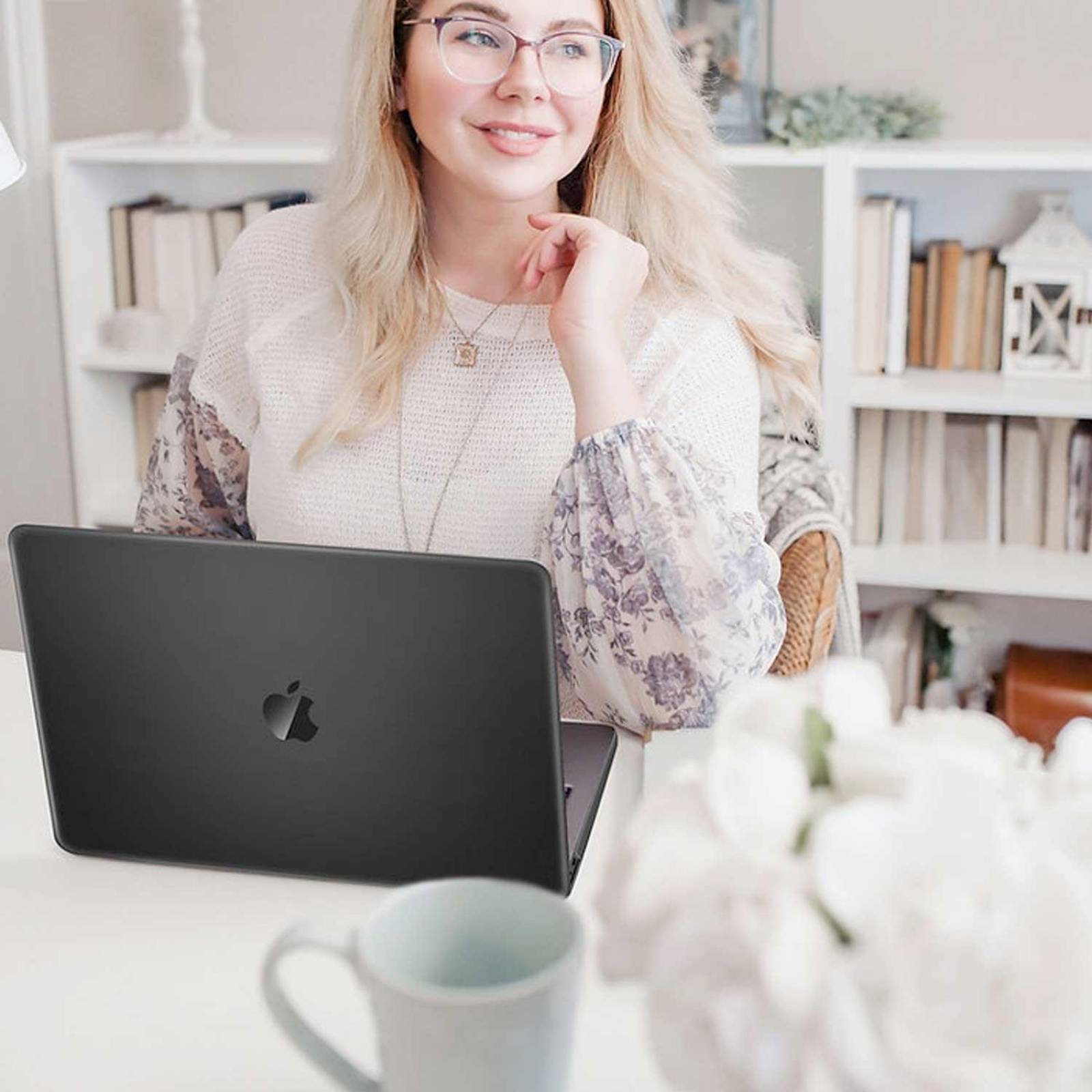 Funda TECHPROTECTUS para MacBook Pro 14 release 2021 A2442 Negra 