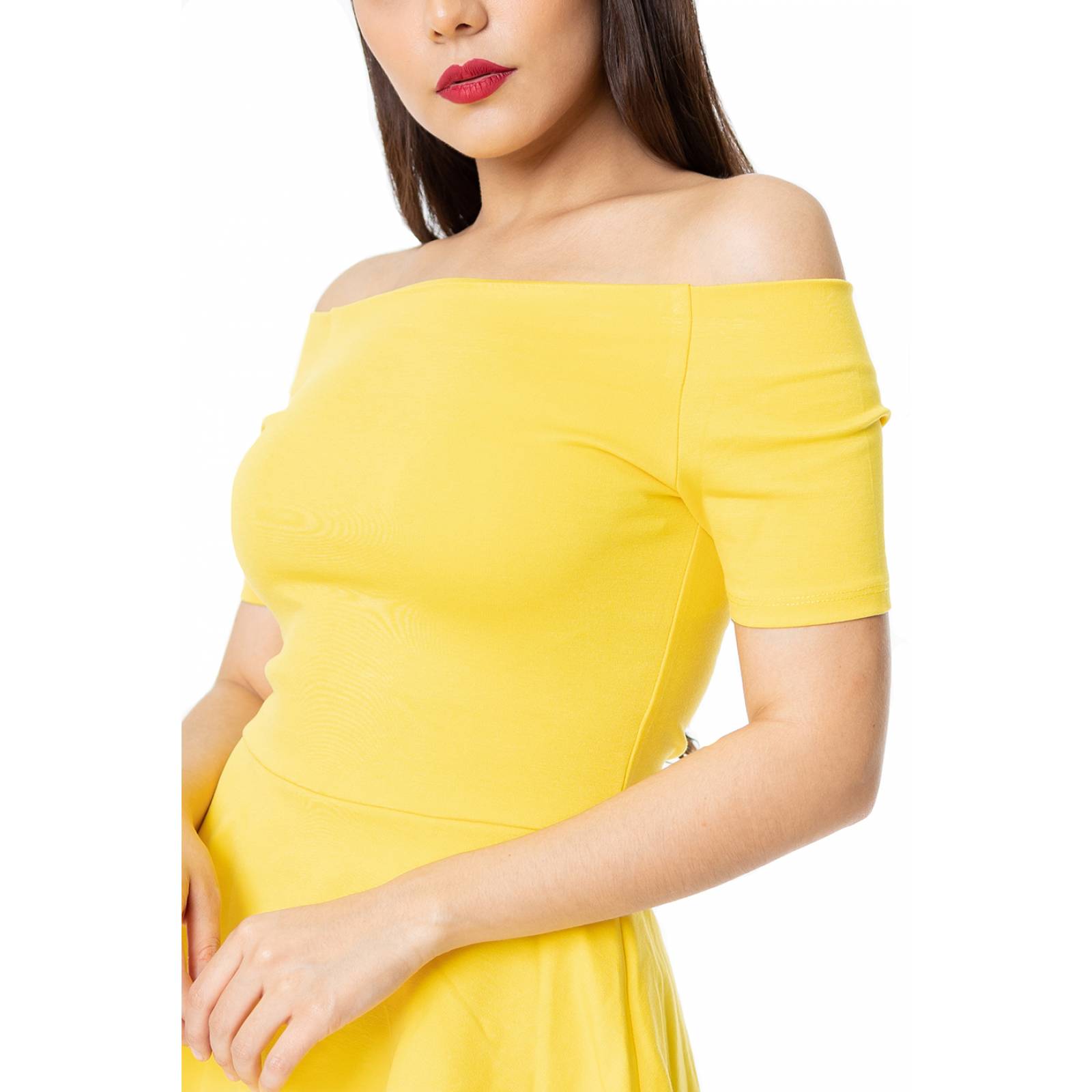 Vestido corte A con hombros descubiertos