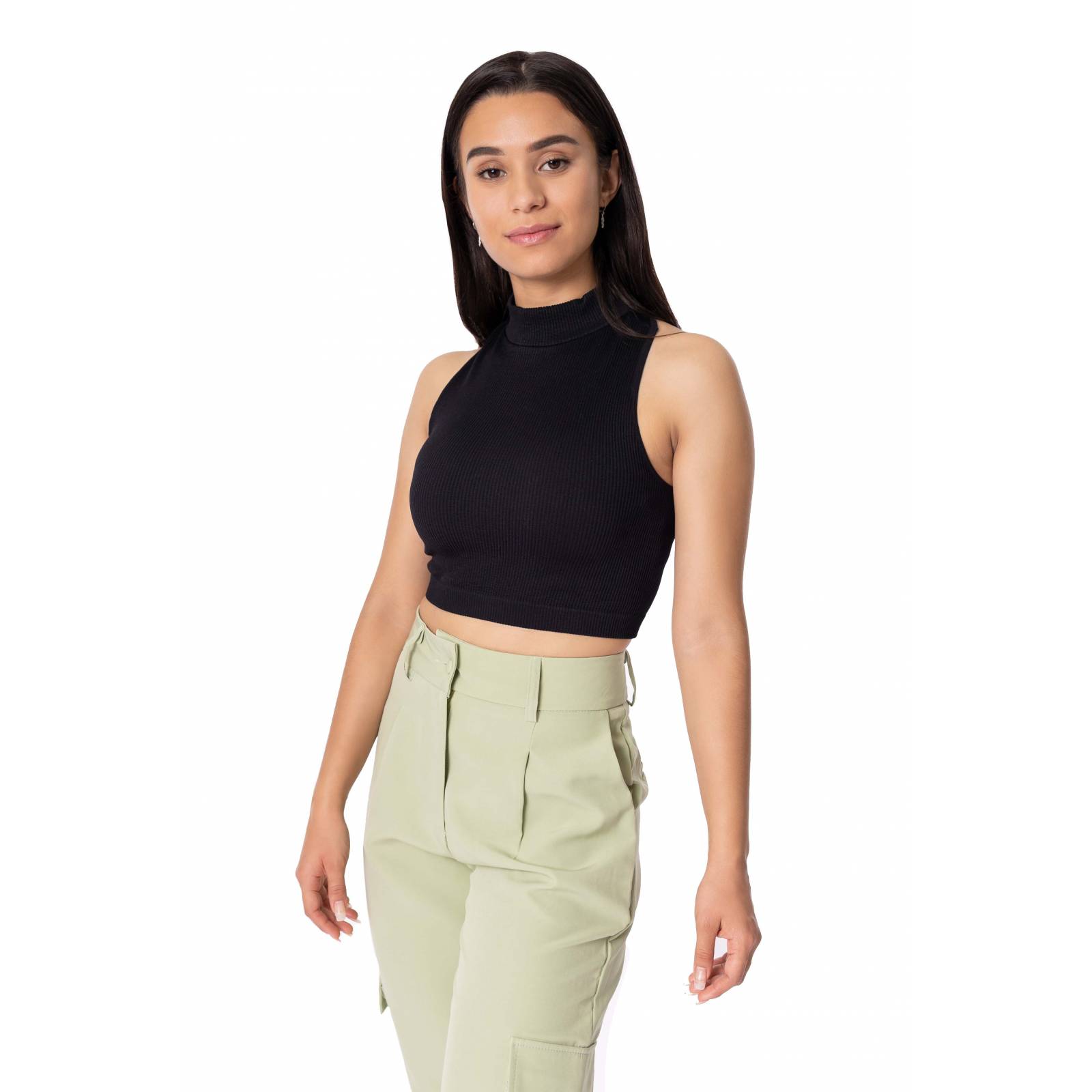 Top de tirantes gruesos y cuello de tortuga.