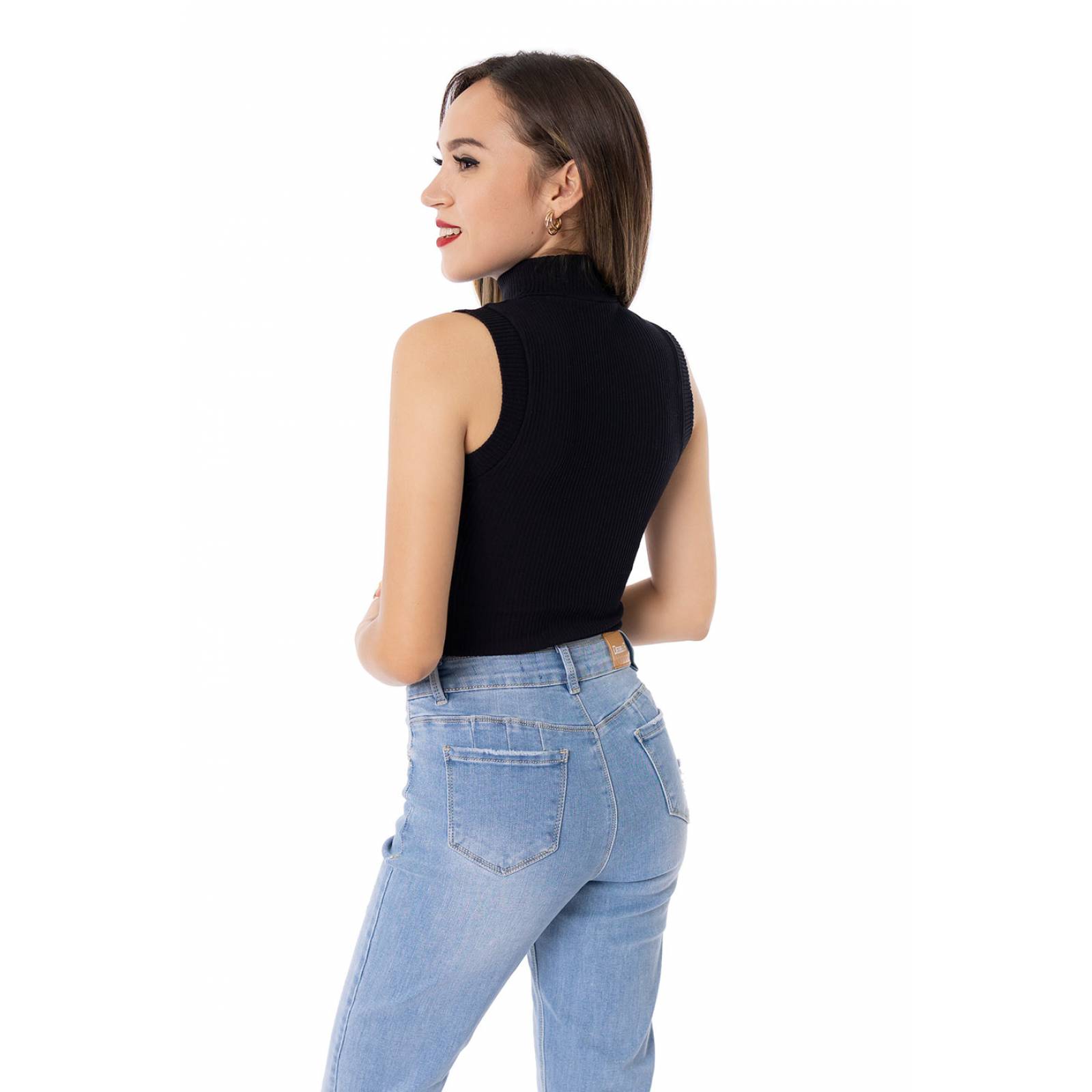 Pantiblusa con cuello de tortuga sin mangas.