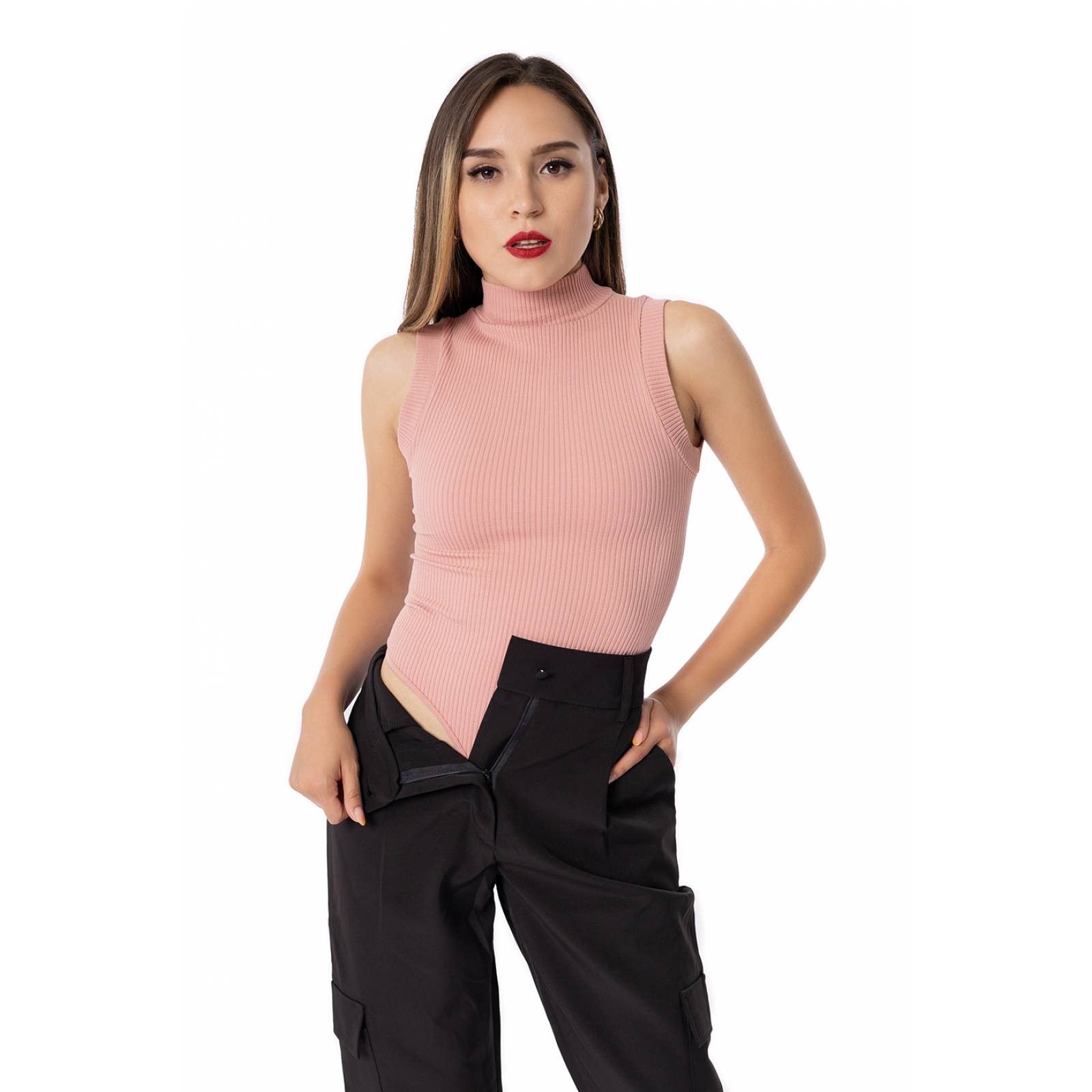 Pantiblusa con cuello de tortuga sin mangas.