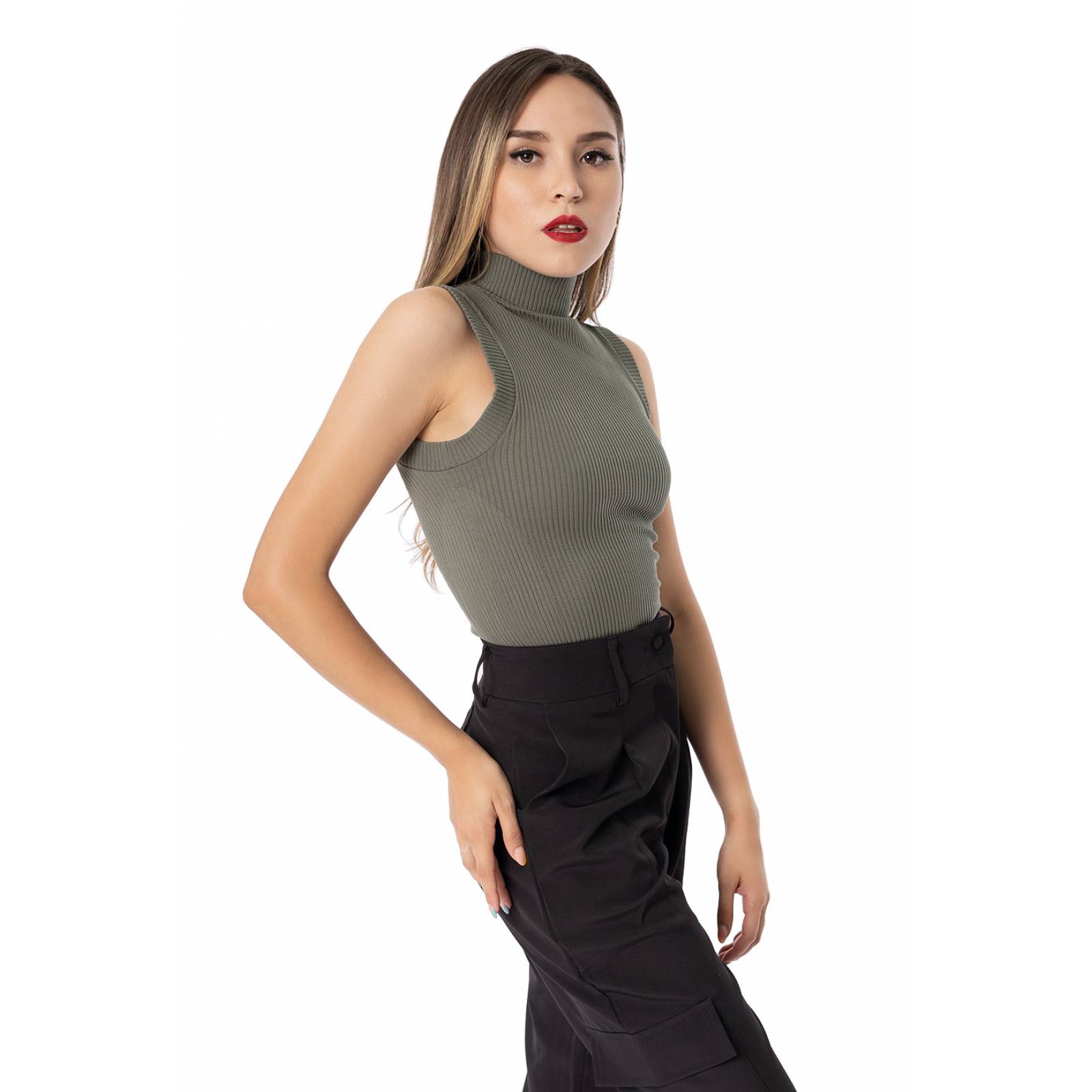 Pantiblusa con cuello de tortuga sin mangas.