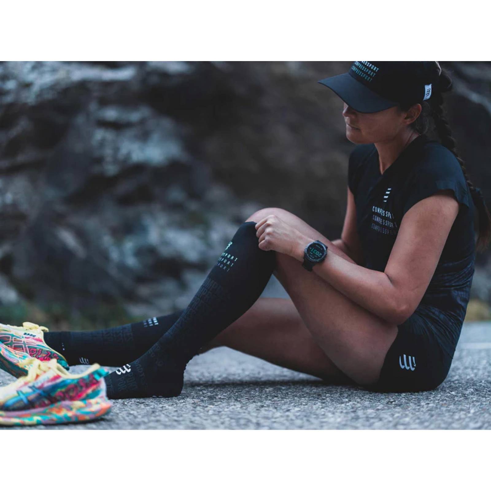 COMPRESSPORT CALFS R2 OXYGEN BLACK EDITION 2023