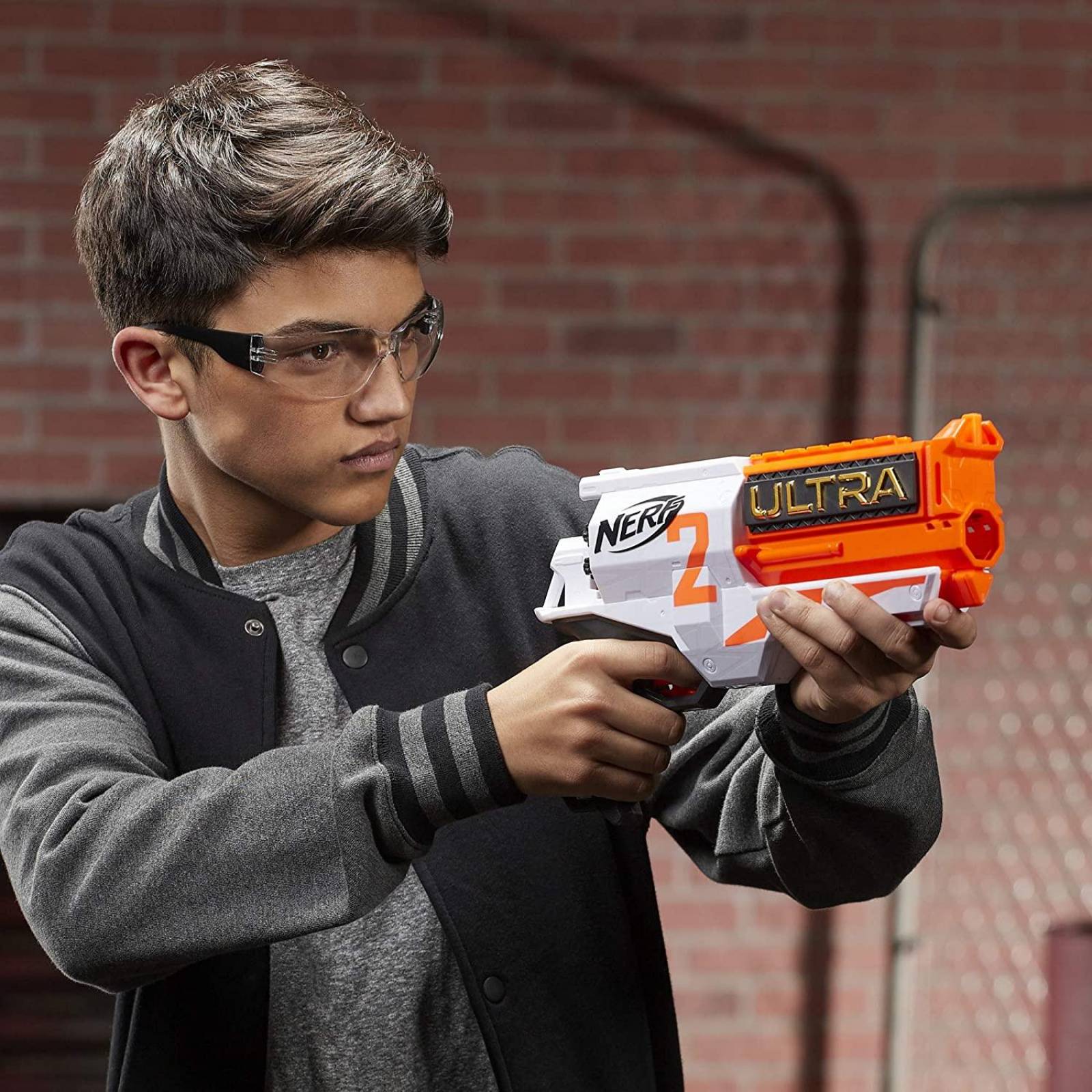 NERF Ultra Two. Lanzador motorizado de carga rápida. Incluye 6 dardos Ultra 