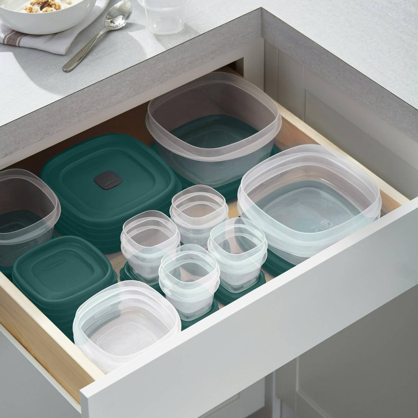 Rubbermaid EasyFindLids Juego de recipientes de almacenamiento de alimentos de plástico de 26 piezas 