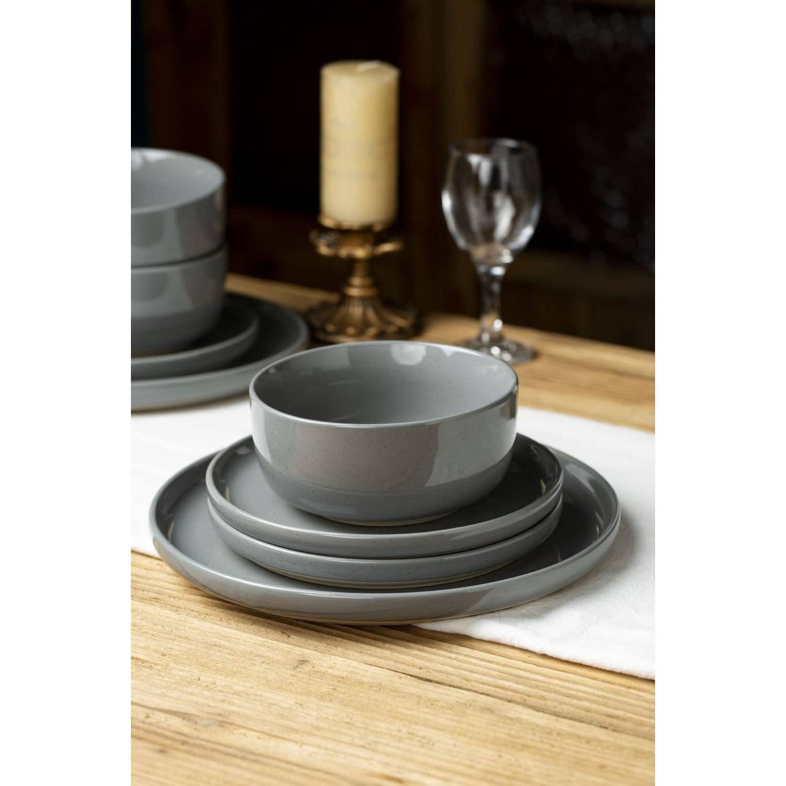 Set Vajilla Famiware 12pz Gris Oscuro