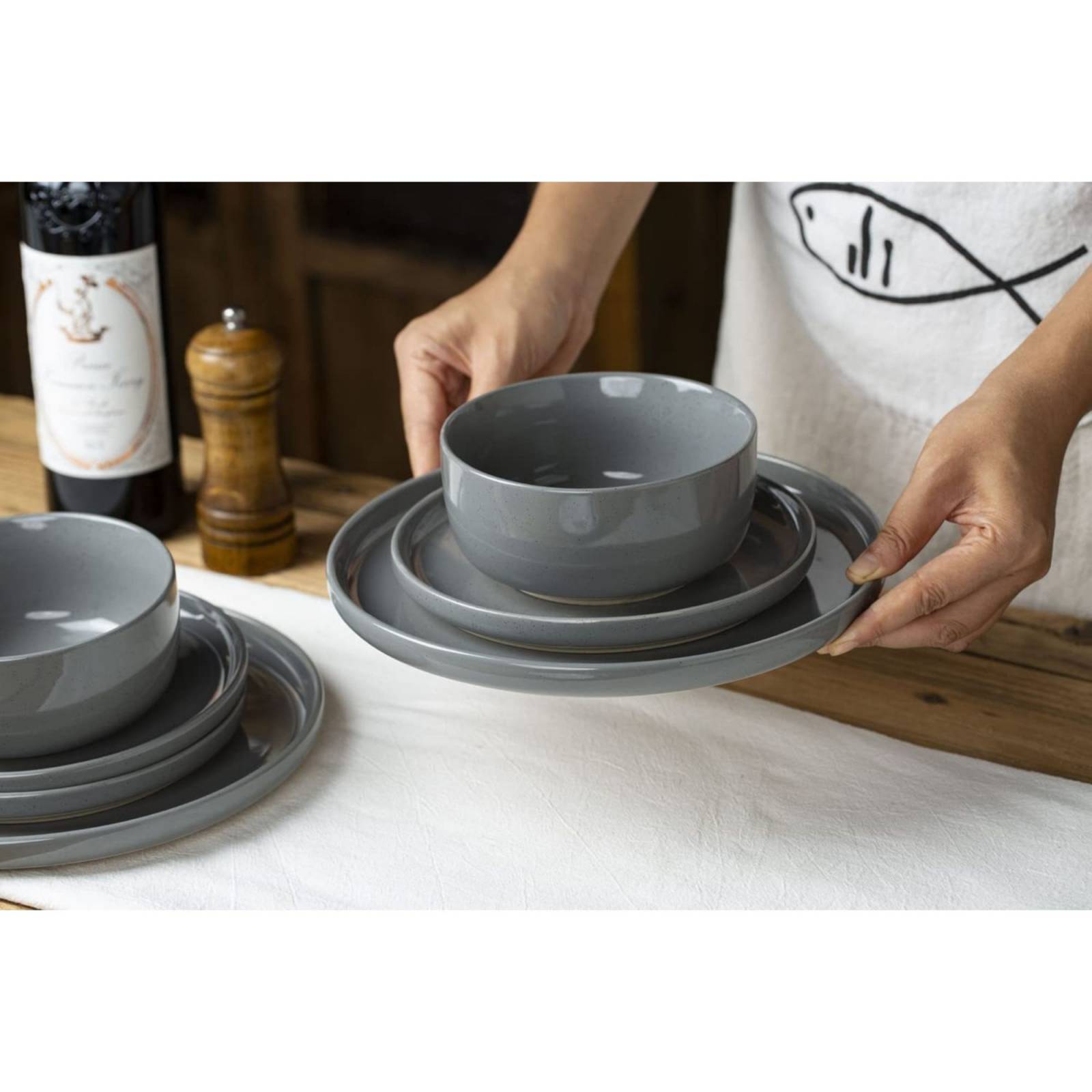 Set Vajilla Famiware 12pz Gris Oscuro