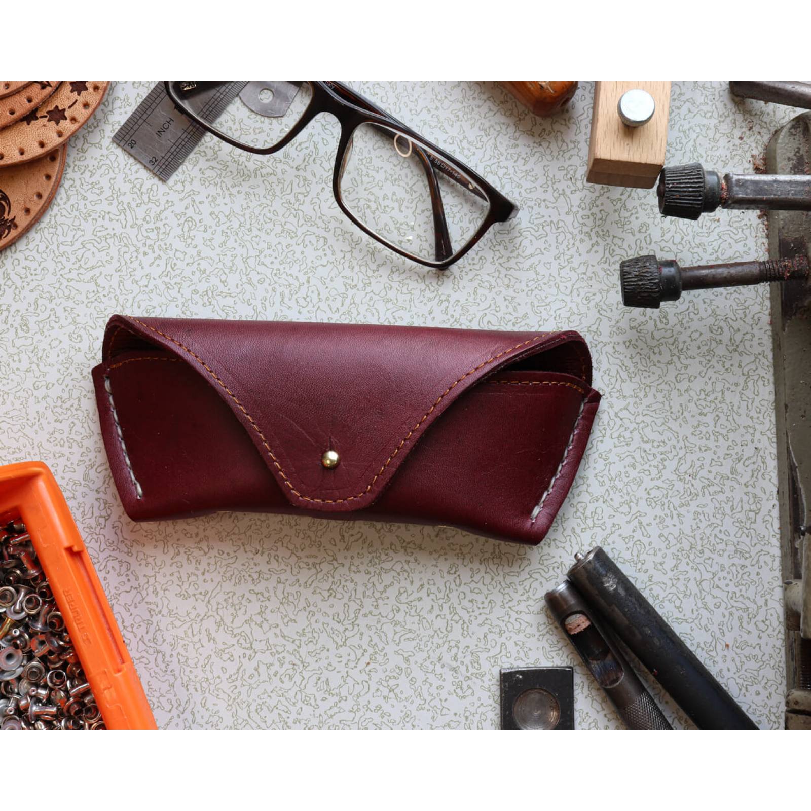 Estuche para lentes color Vino