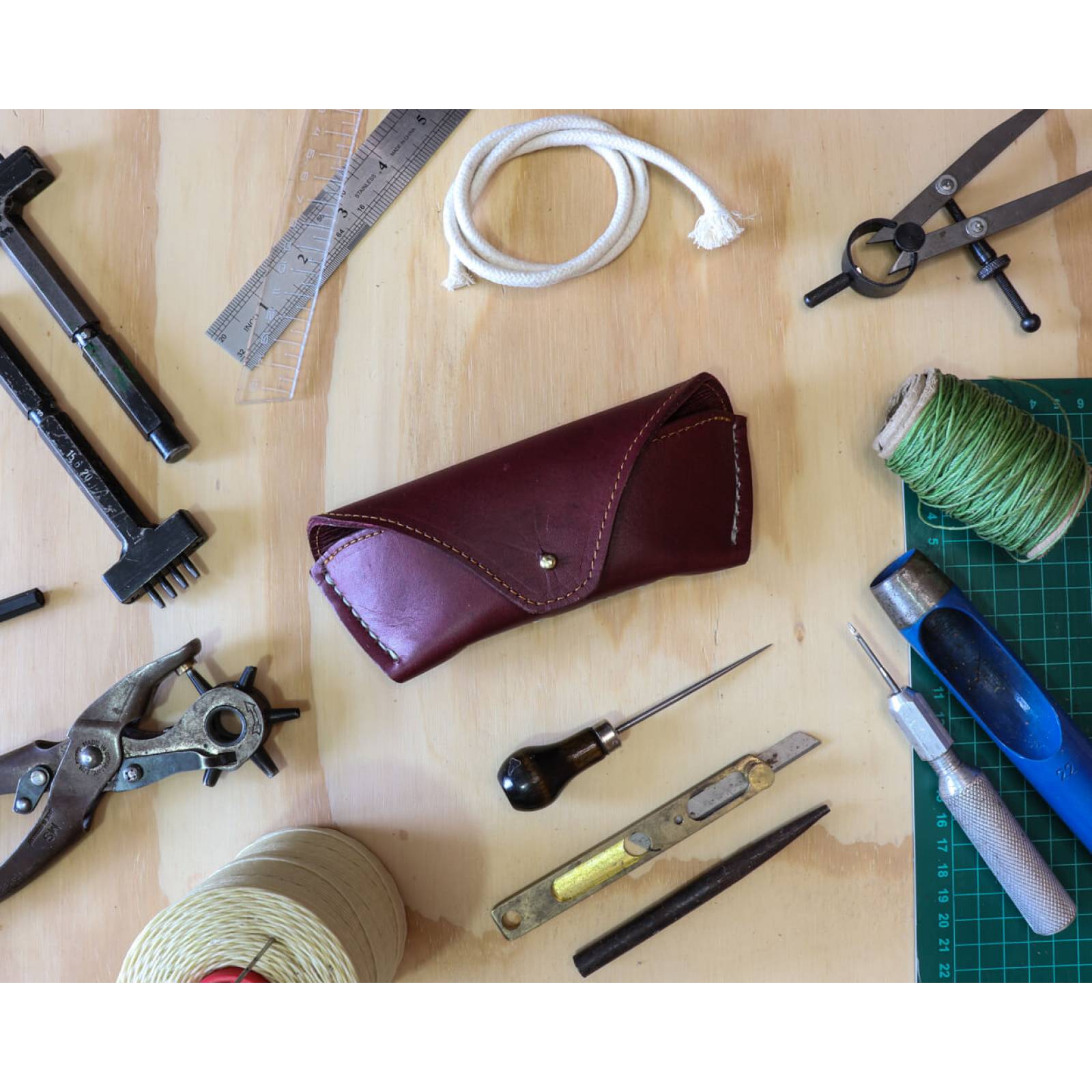 Estuche para lentes color Vino