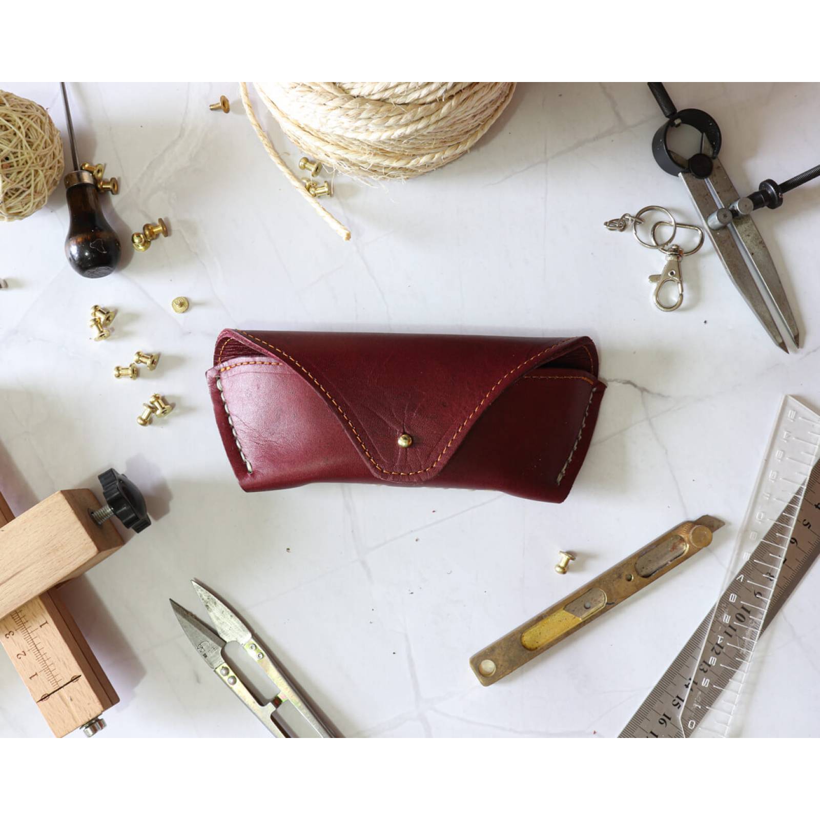 Estuche para lentes color Vino