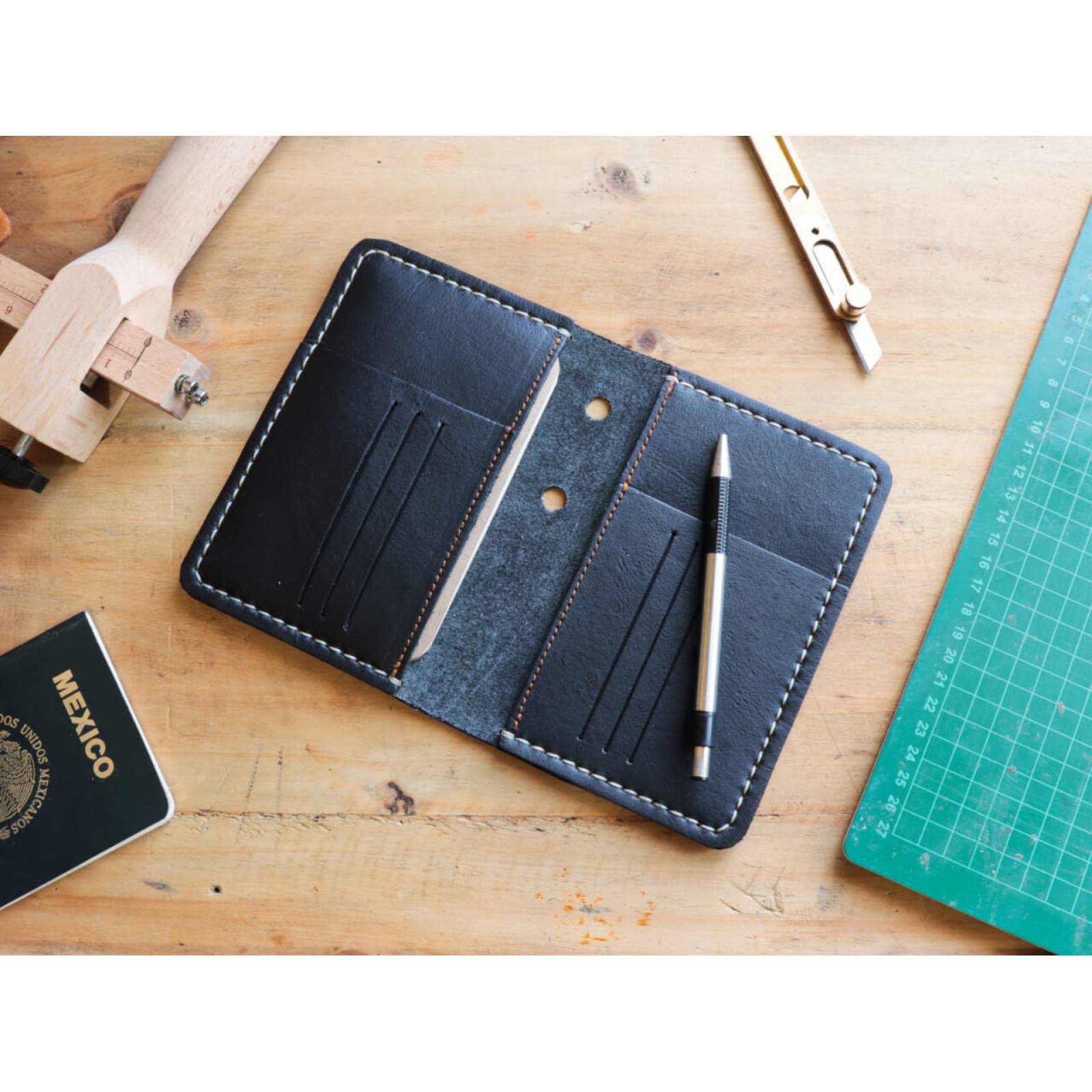 Porta documentos color negro