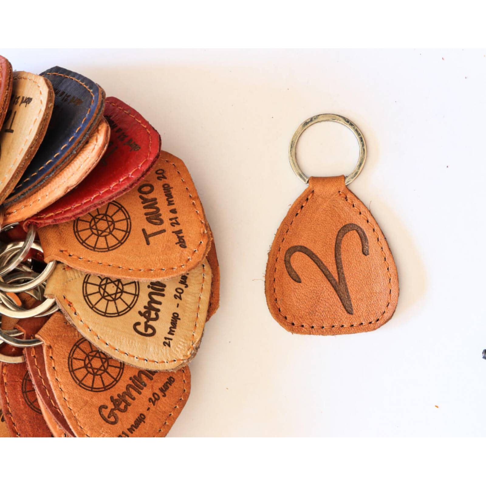 Llaveros con signo del zodiaco - Varios colores