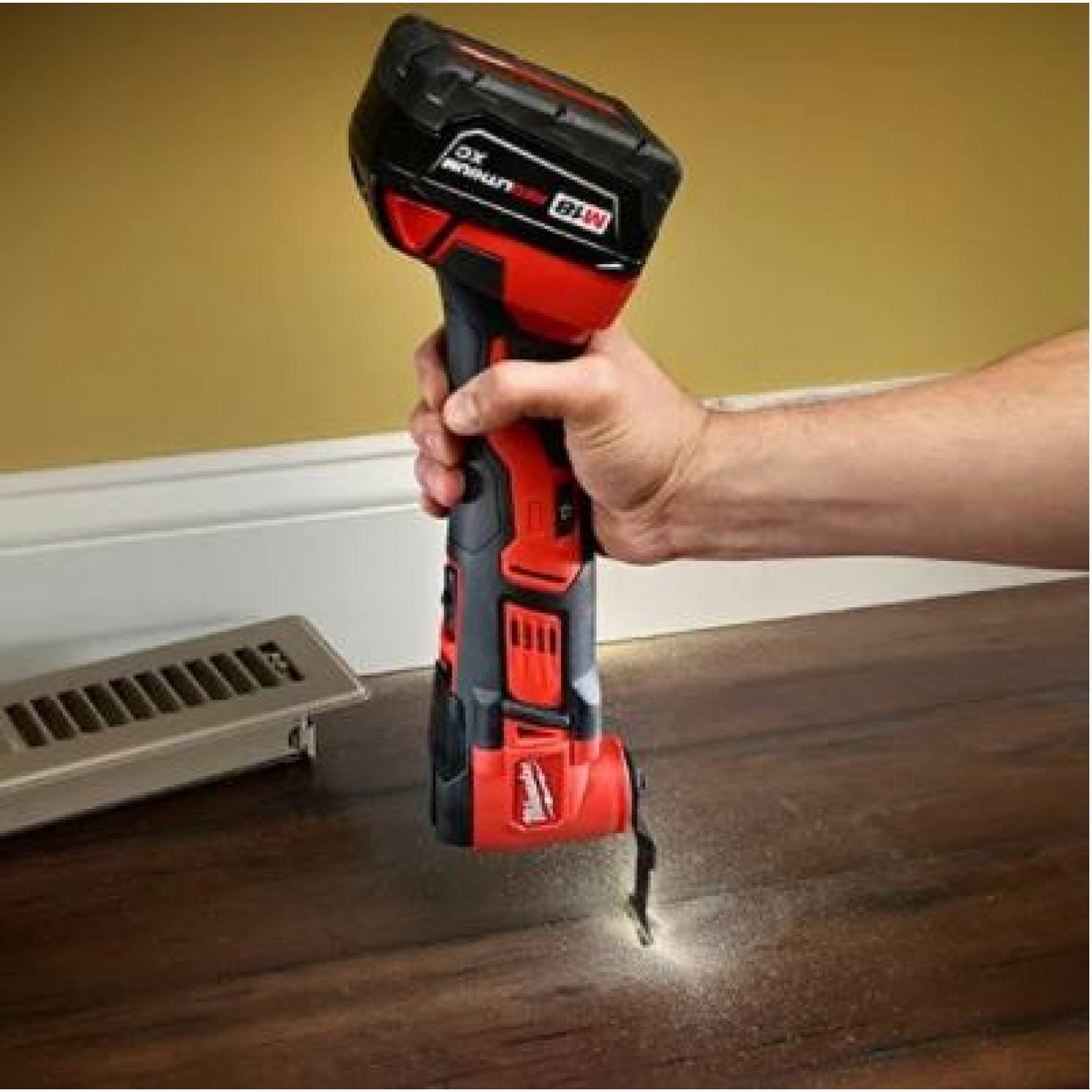 MILWAUKEE 2626-22 Kit de multiherramienta inalámbrica M18 con batería de IONES DE LITIO 