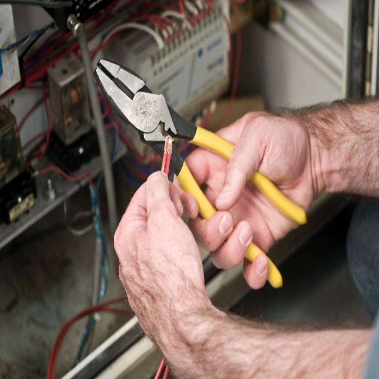 Klein Tools D213-9NE-CR Pinza elecricista a/p, p/term NE 9"