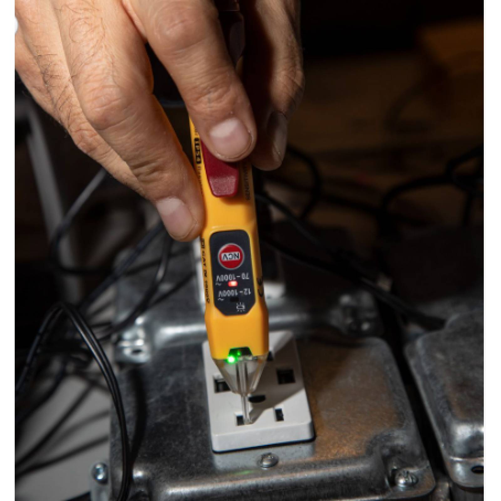 KLEIN TOOLS NCVT2P Probador de voltaje sin contacto de doble rango de 12 - 1000 V CA 