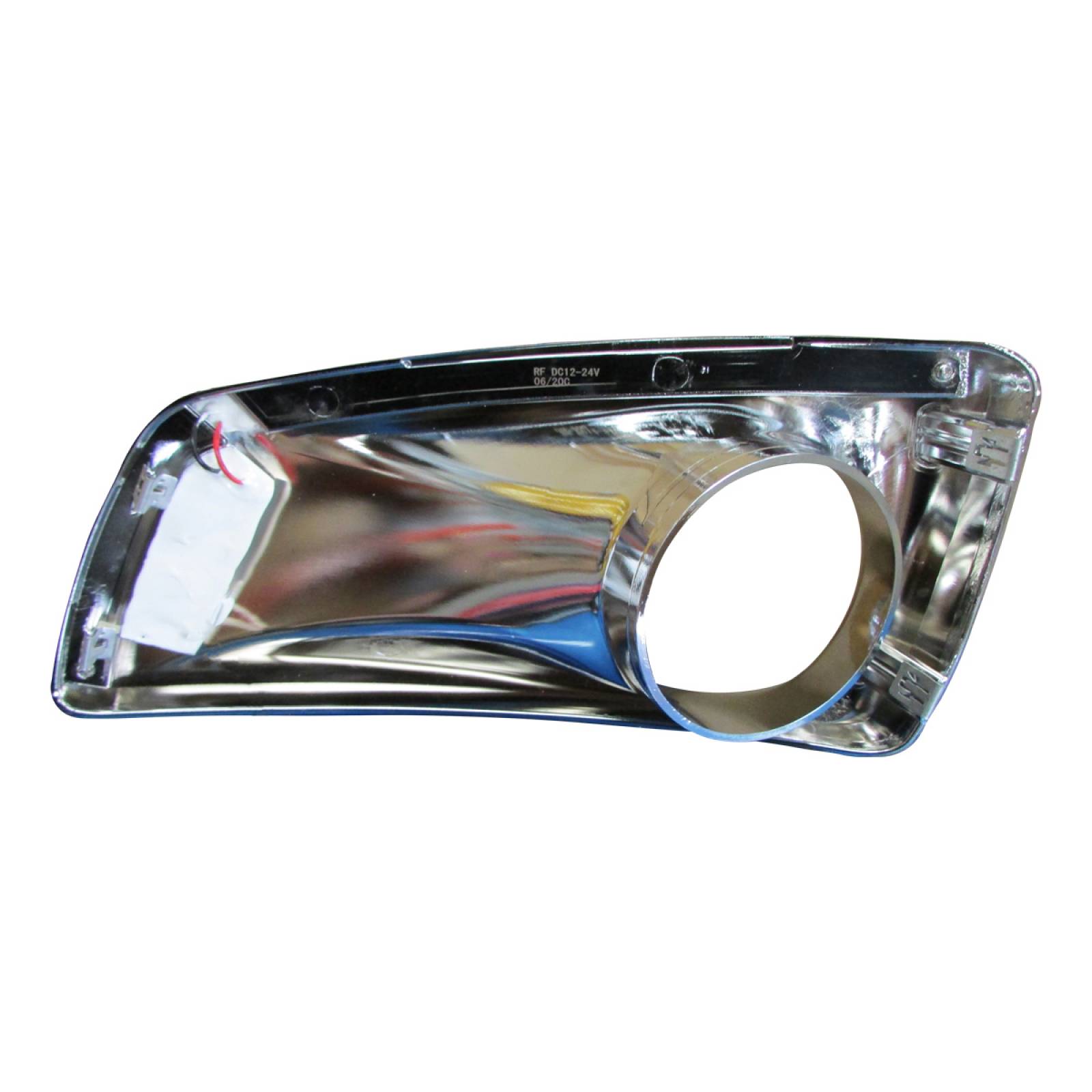 BISEL DE DEFENSA PARA KENWORTH T660 CON LUZ LED BLANCA CROMADO DERECHO