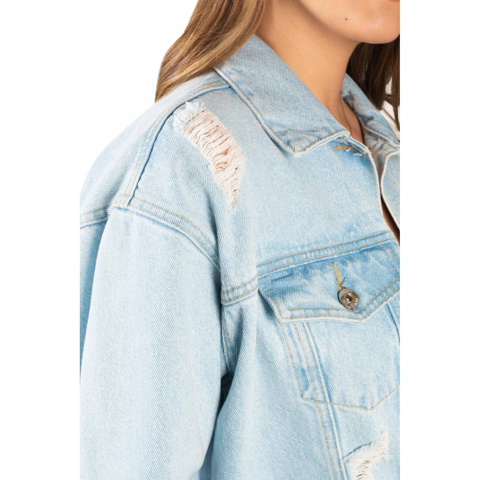 Chamarra de mezclilla clara