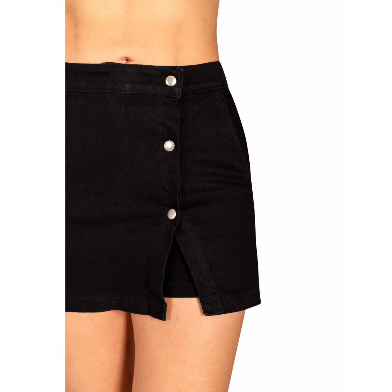 Falda short color negro de mezclilla stretch para mujer de moda