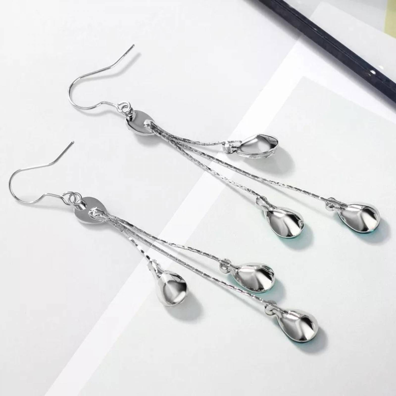 CRISTAL AMOR - Aretes Largos Gota De Cristales Oro 18k Laminado Verde