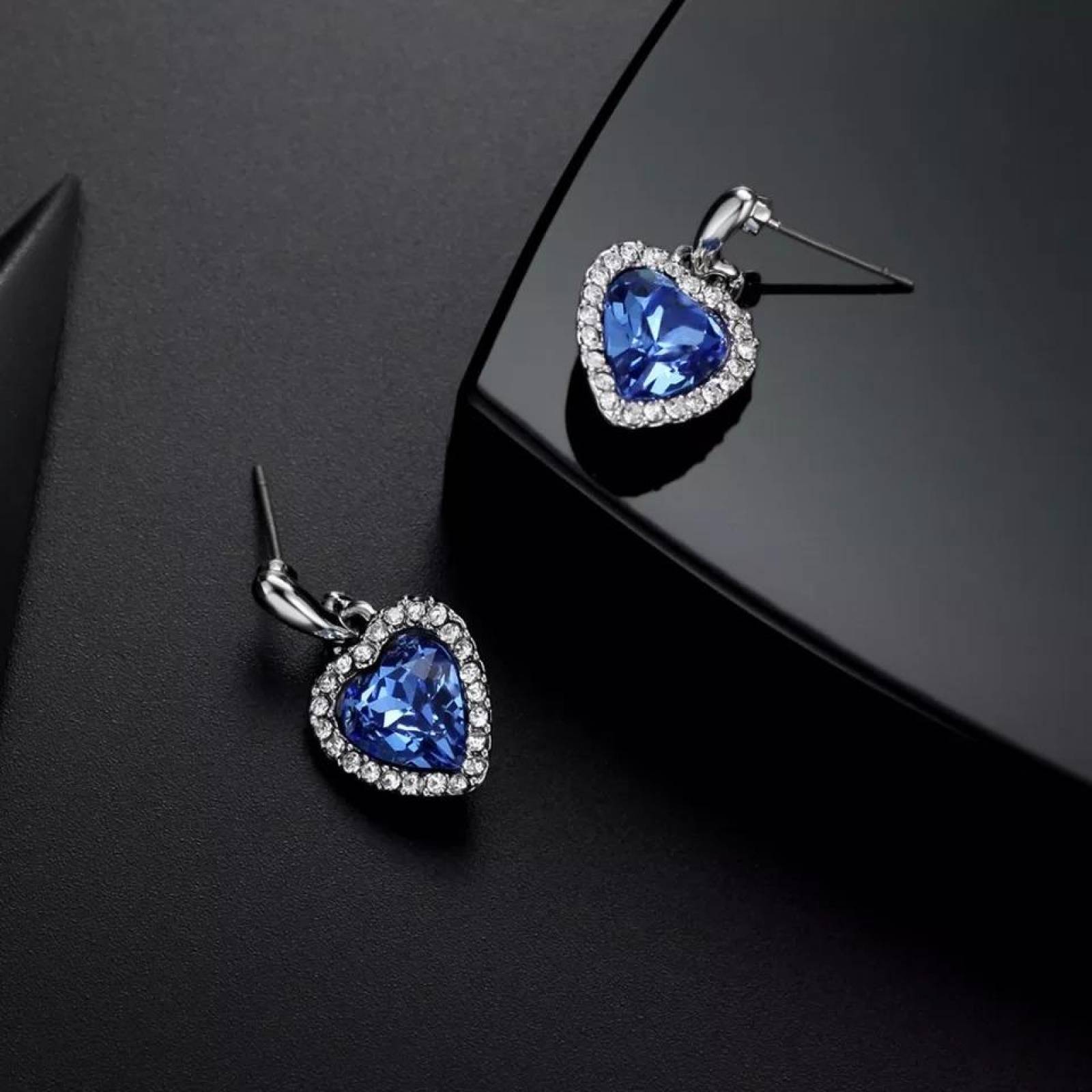 CRISTAL AMOR - Aretes Corazon Cristales Azul Oro Blanco 14k Laminado
