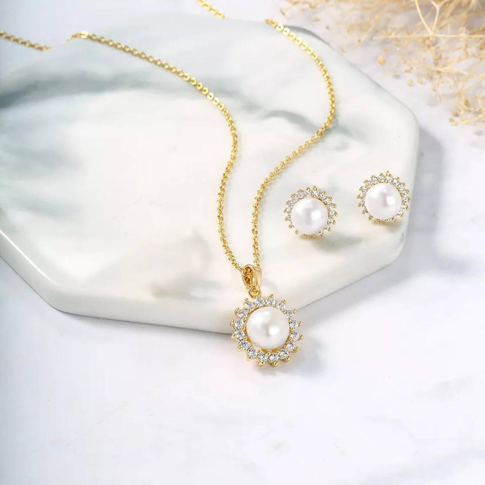 CRISTAL AMOR - Collar Y Aretes Flor Perlas Rio Cristal Oro 14k Laminado 