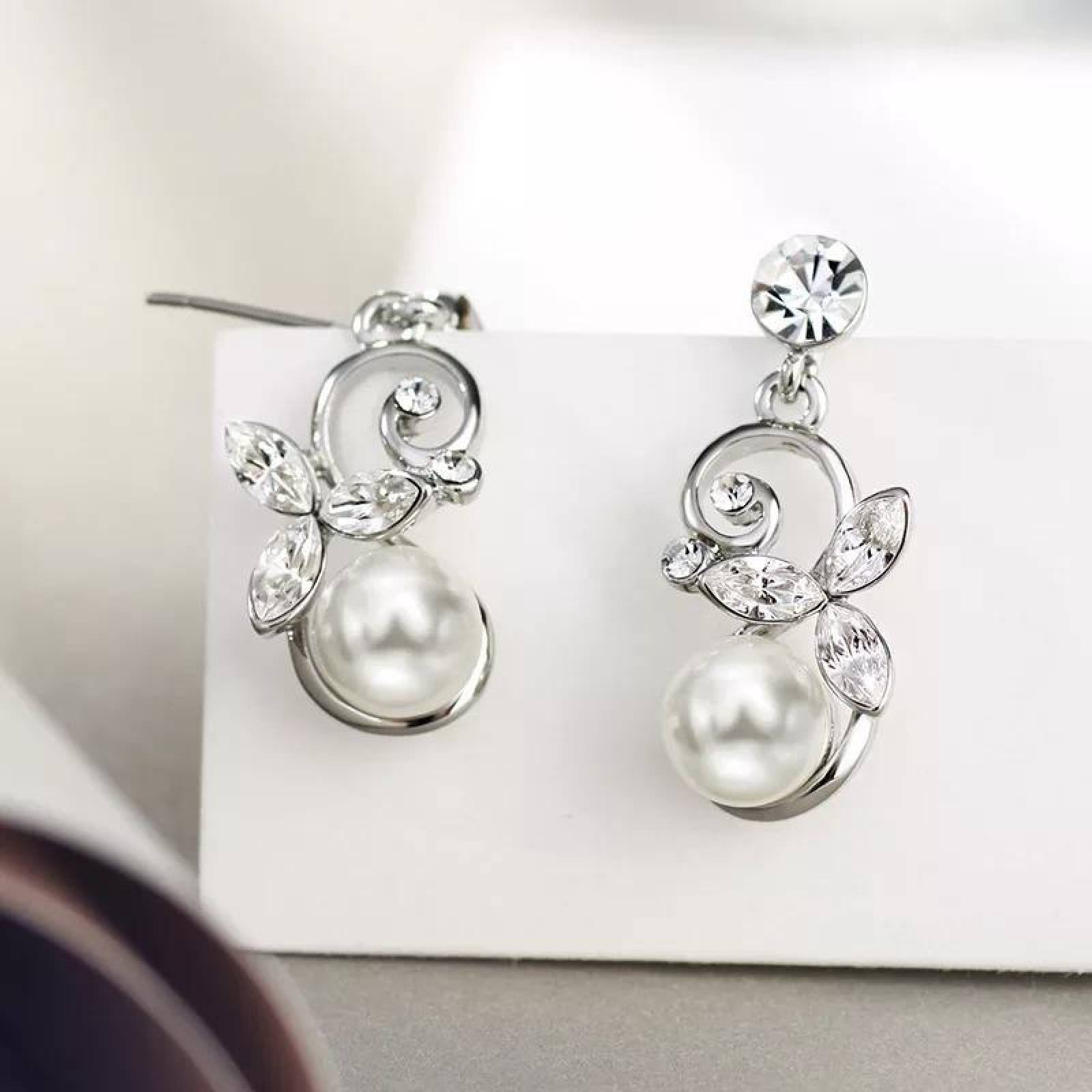 CRISTAL AMOR - Aretes Con Perlas Y Cristales Oro 18k Laminado Blanco