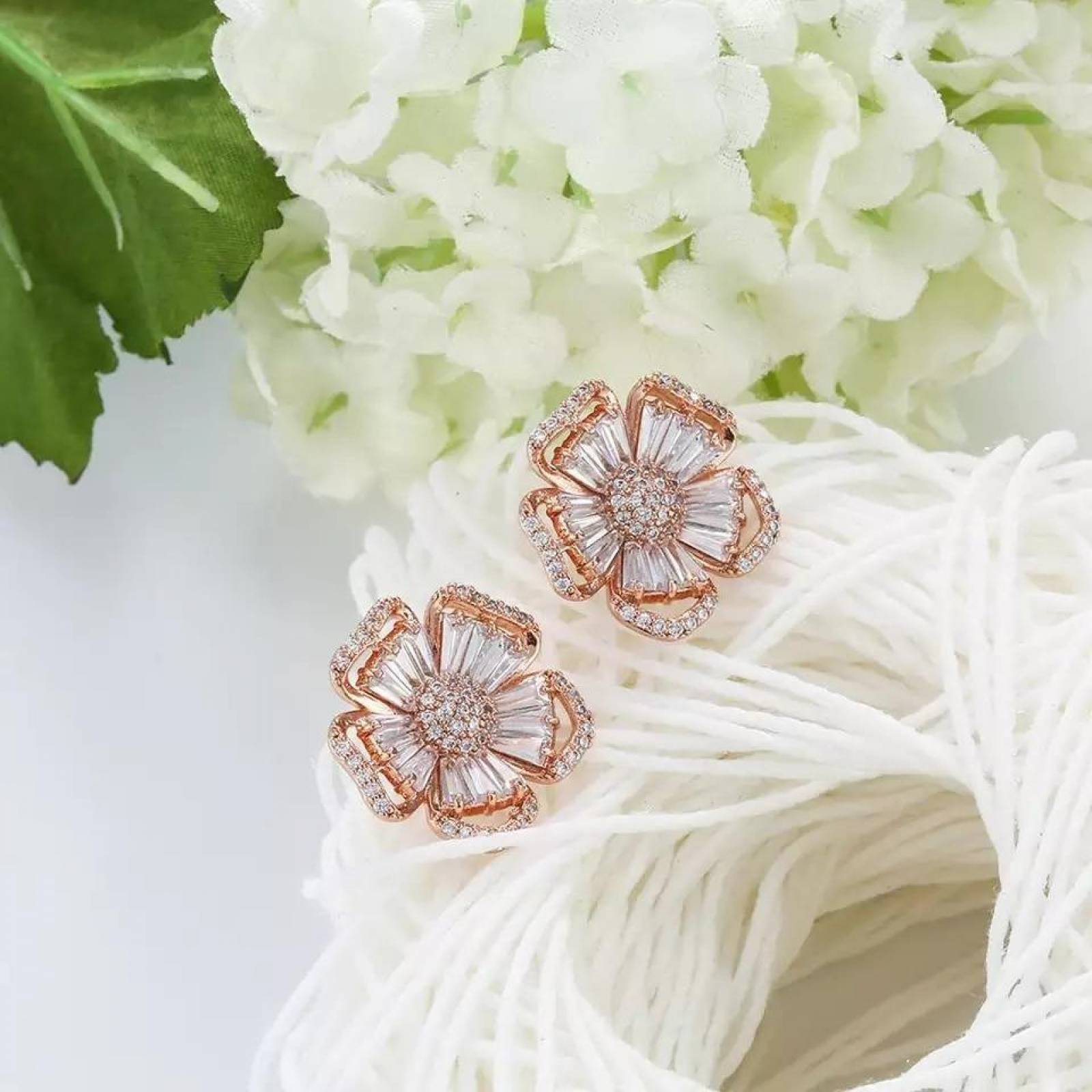 CRISTAL AMOR - Aretes Flor Pensamiento Cristal Oro 14k Laminado Rosa