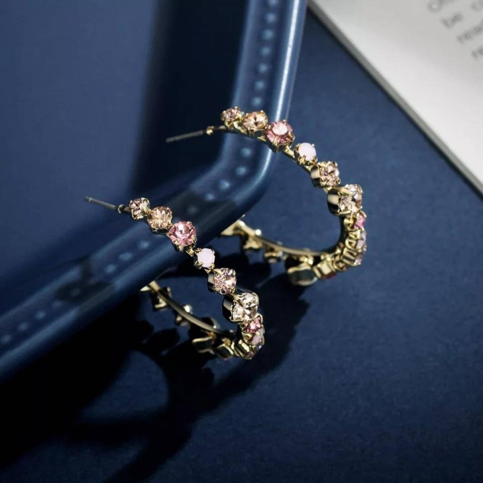 CRISTAL AMOR - Medias Arracadas Brillantes Cristal Oro 18k Laminado 