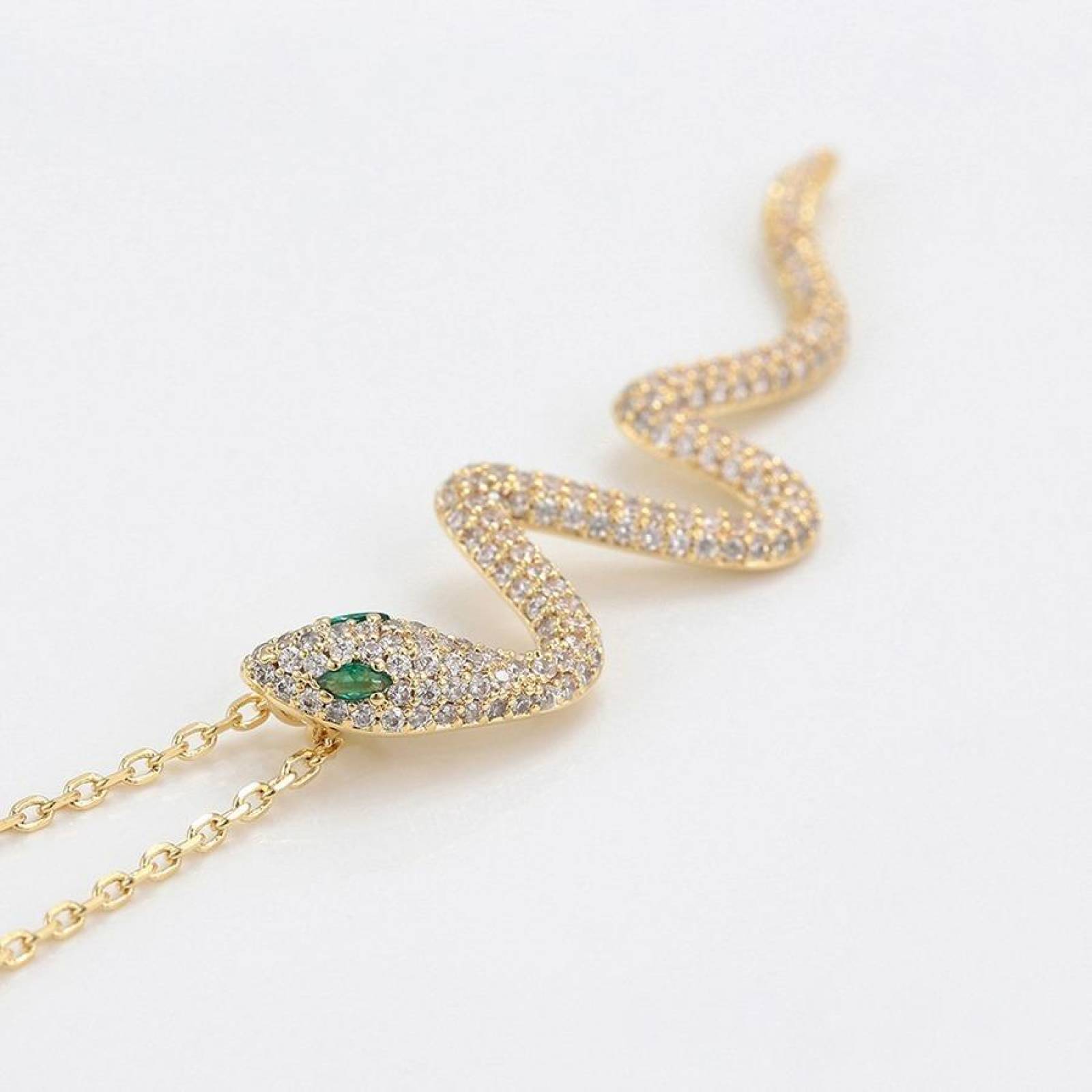 CRISTAL AMOR - Collar Serpiente Esmeraldas Y Cristal Oro 14k Laminado Dorado