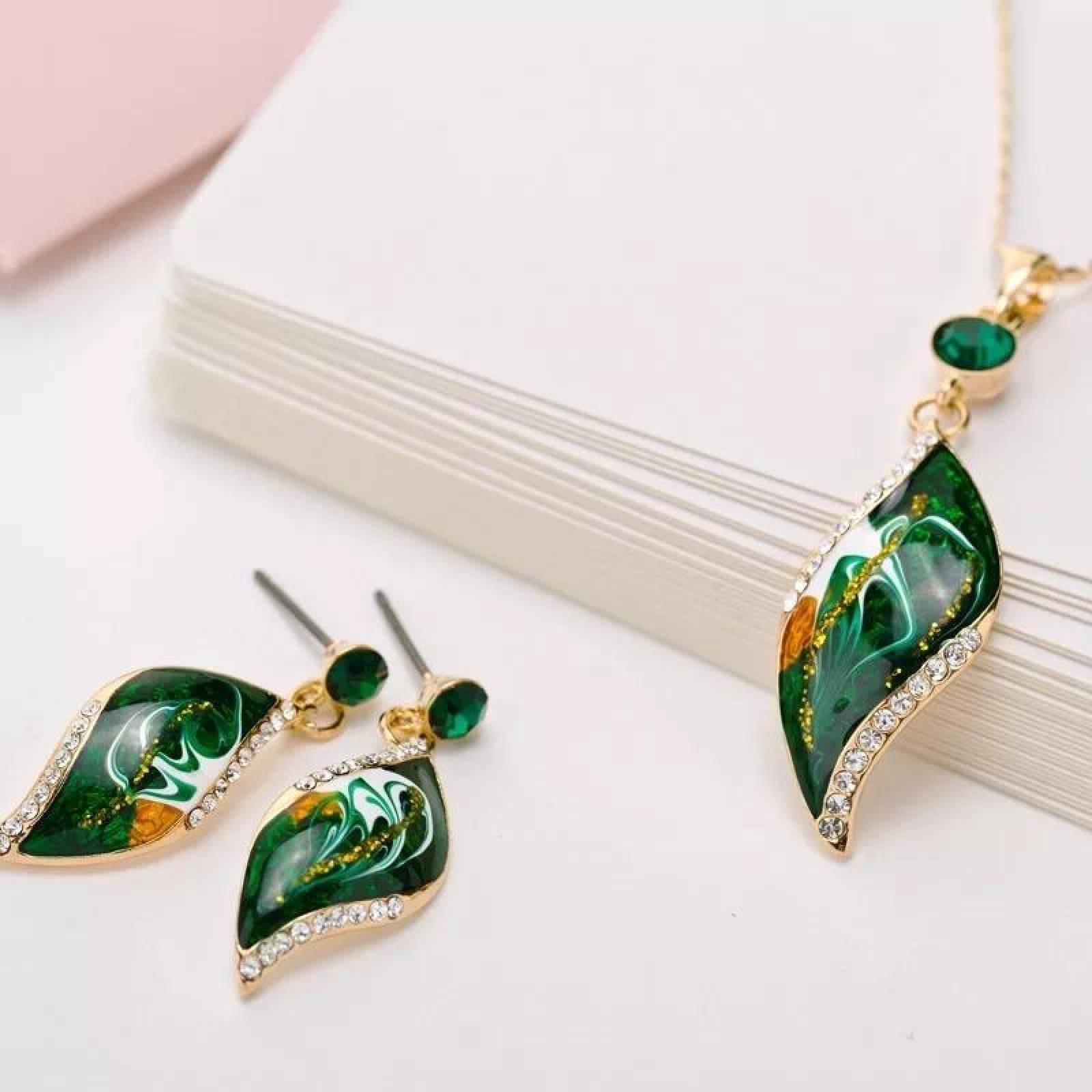 CRISTAL AMOR - Collar Y Aretes Hoja Cristal Oro 18k Laminado  Verde