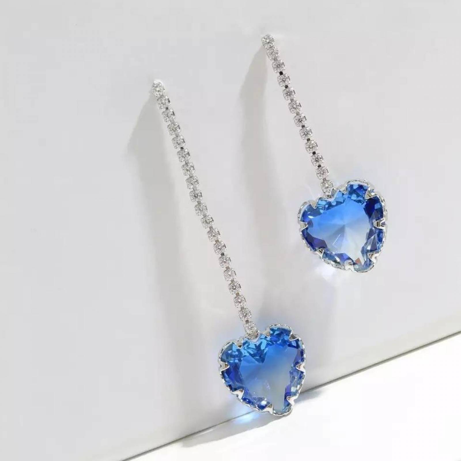 CRISTAL AMOR - Aretes Cristal Dispar Largos Corazón Oro Laminado 14k Azul