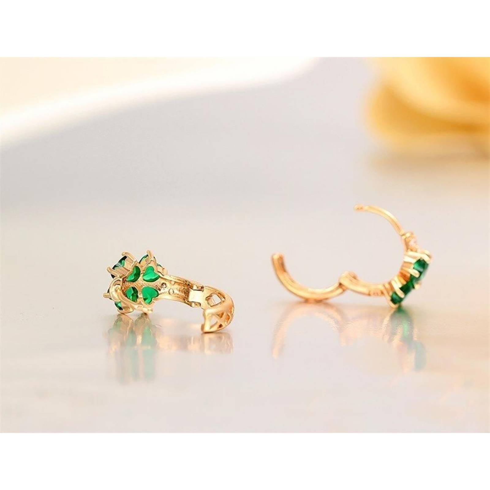 CRISTAL AMOR - Arracadas Huggies Flor Cristales Para Niña Oro Laminado Verde