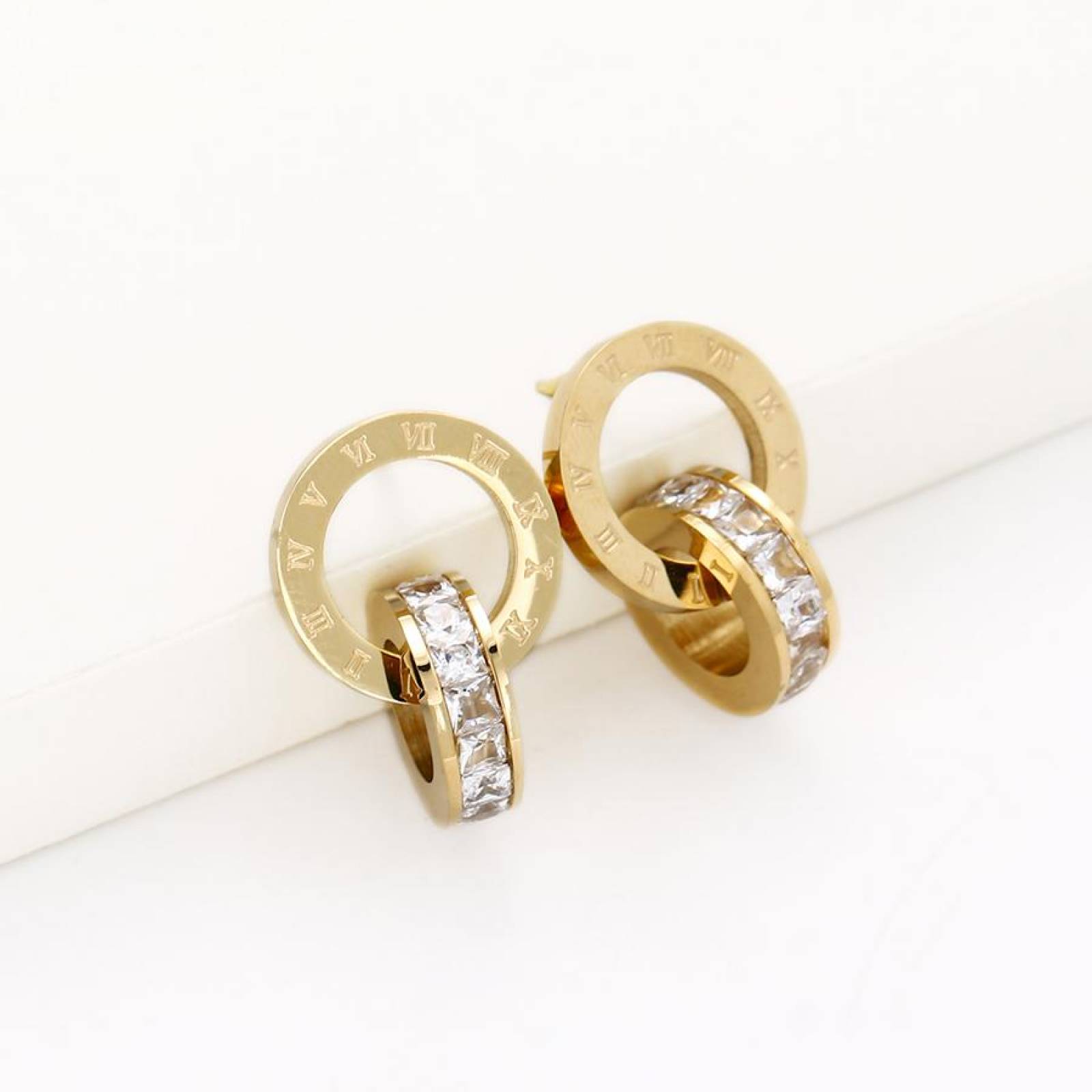 CRISTAL AMOR - Aretes Colgantes Numeros Romanos Cristales Austriacos Oro 14K Laminado 
