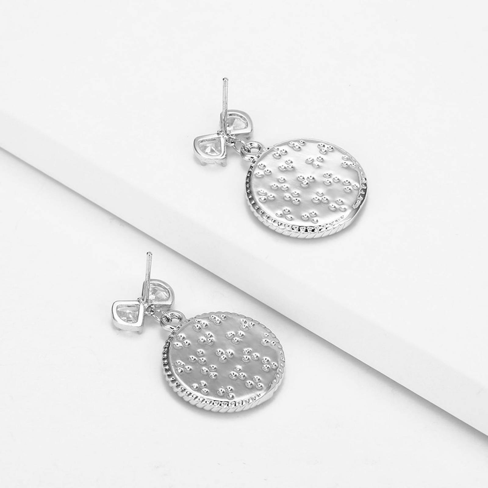 CRISTAL AMOR - Aretes Cristal Diamante Moño Colagntes Oro 14k Laminado Blanco