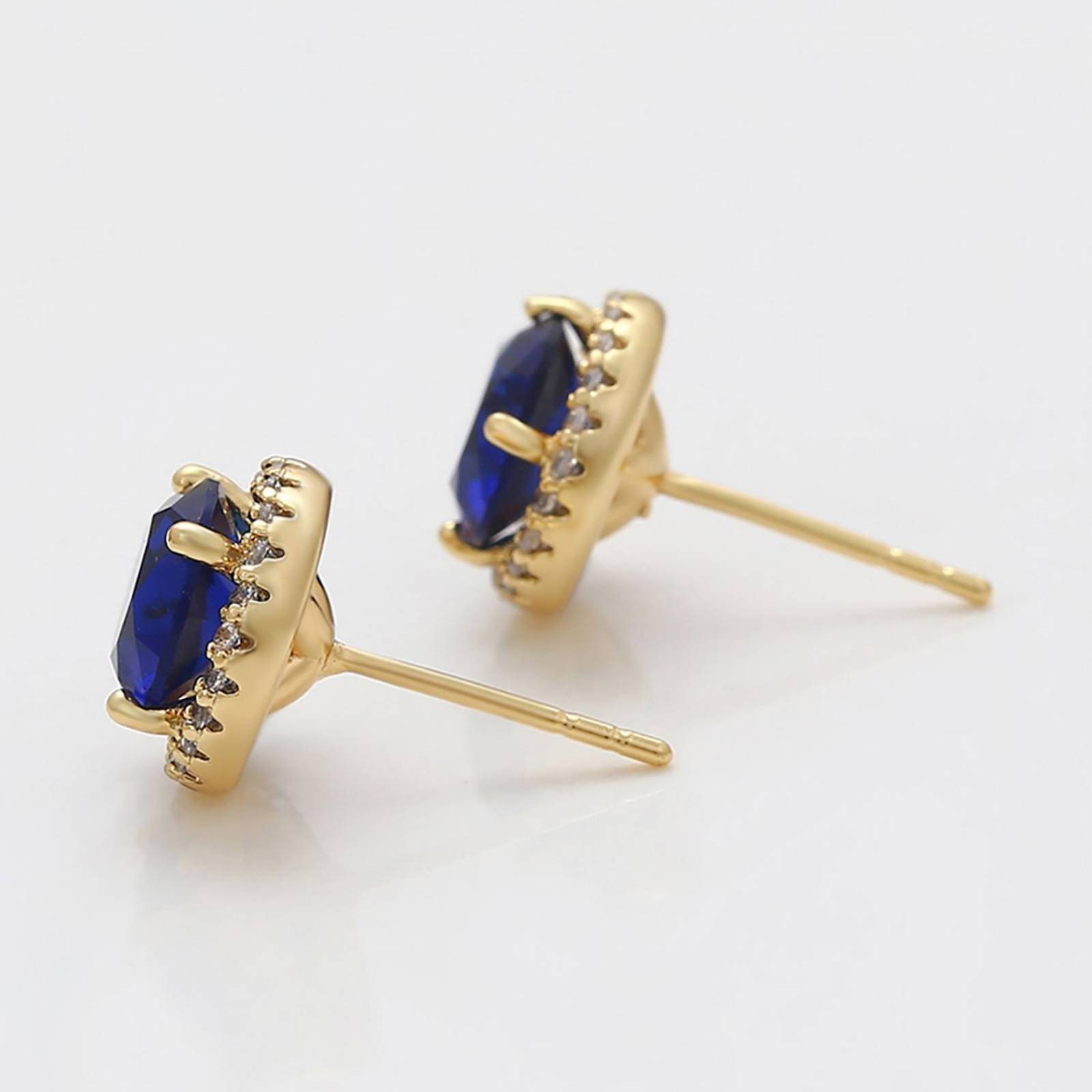 CRISTAL AMOR - Finos Aretes Broquel Zafiro Halo Cristales Dama Oro 14K Laminado Dorado