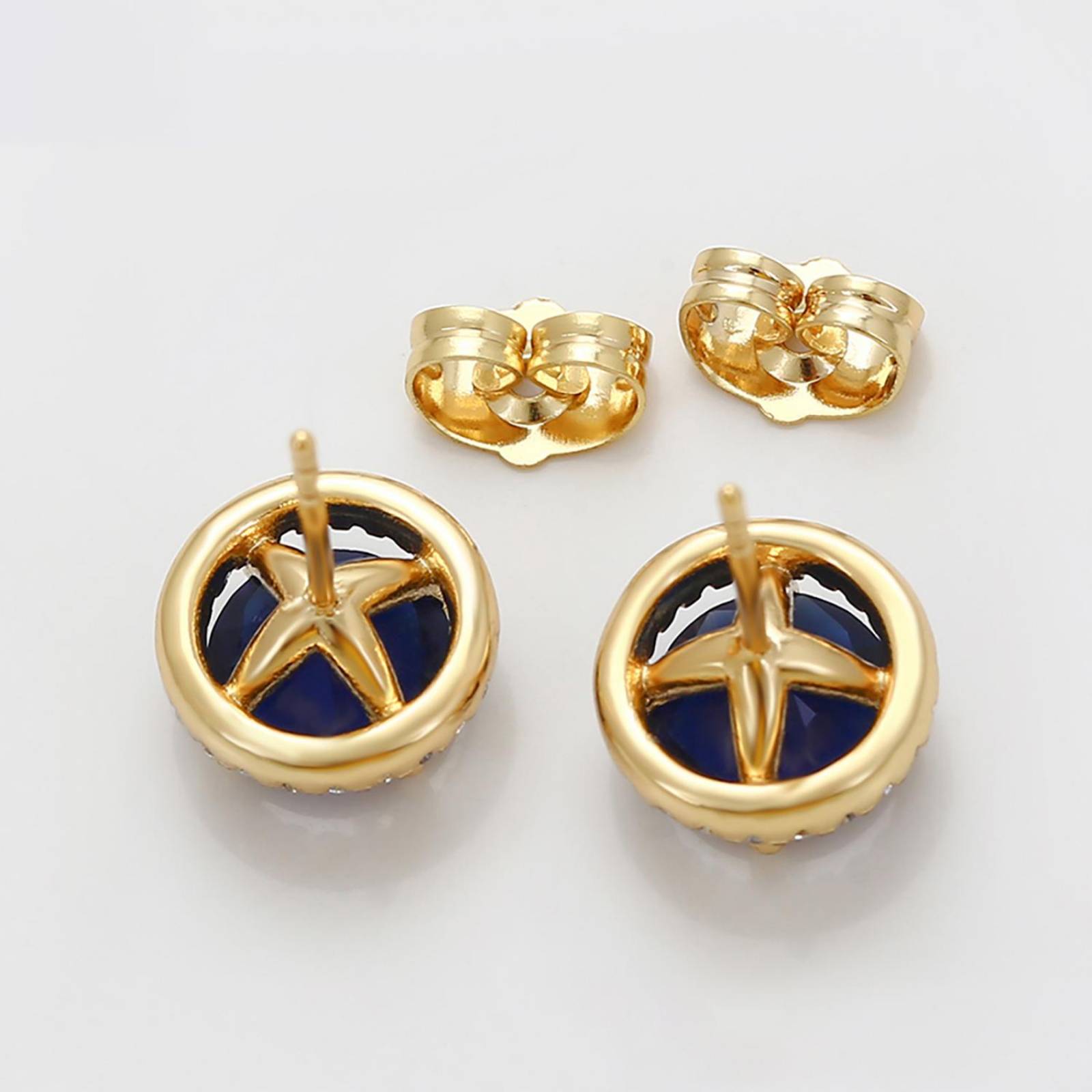 CRISTAL AMOR - Finos Aretes Broquel Zafiro Halo Cristales Dama Oro 14K Laminado Dorado