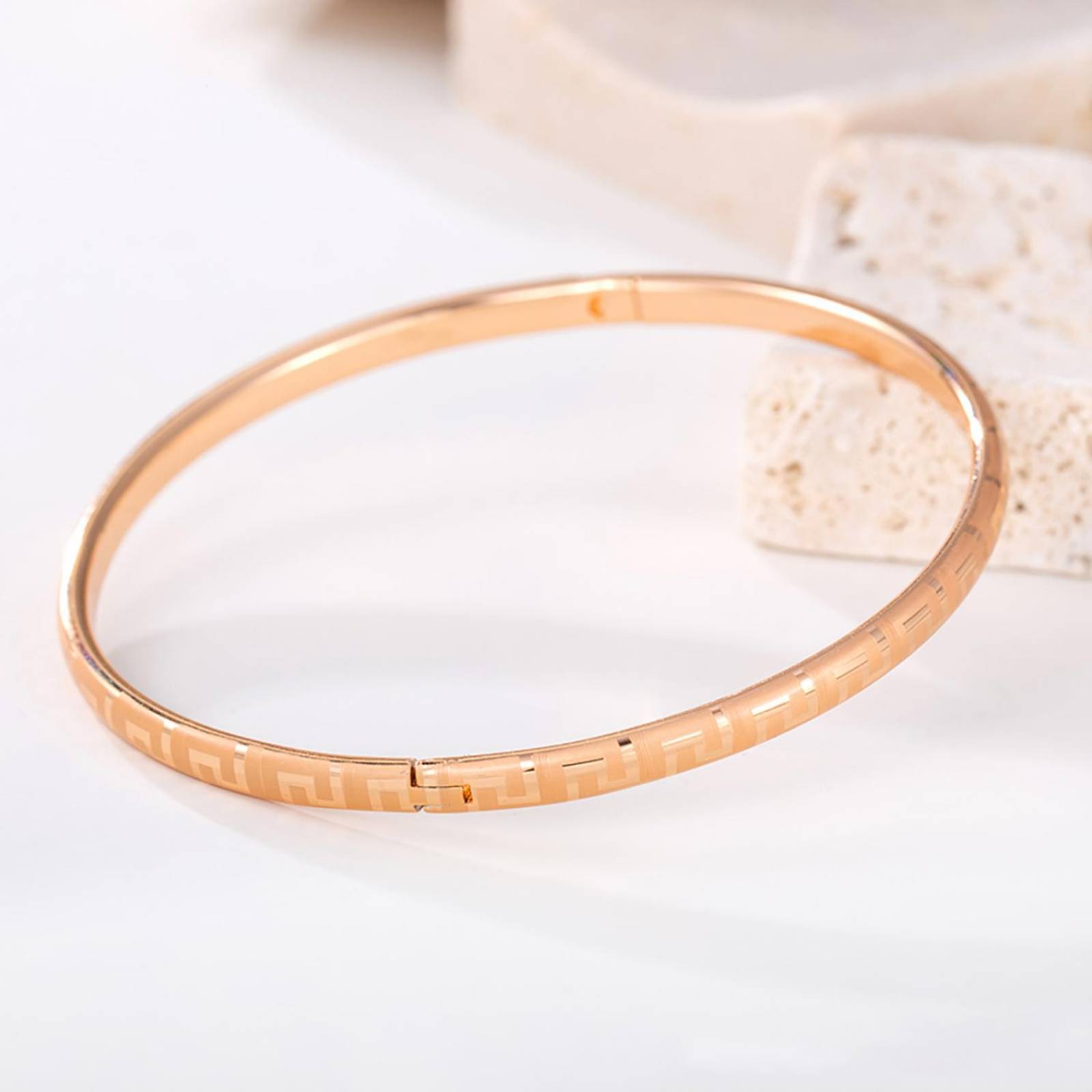 CRISTAL AMOR - Pulsera Brazalete Para Dama Diseño Grecas Oro 18K Laminado Dorado