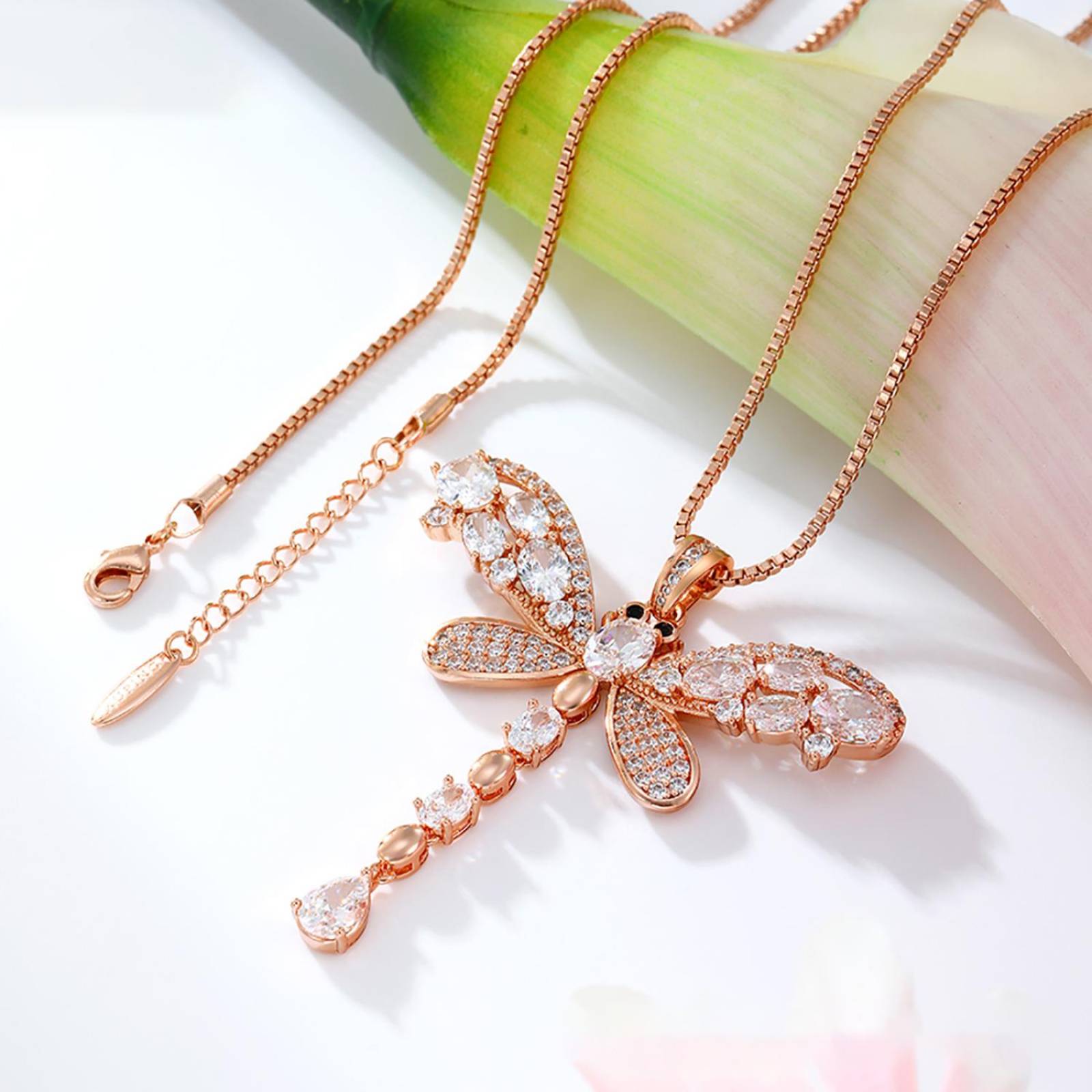 CRISTAL AMOR - Fino Collar Largo Libelula Con Cristales Austriacos y Onix Oro 14K Laminado Rosa