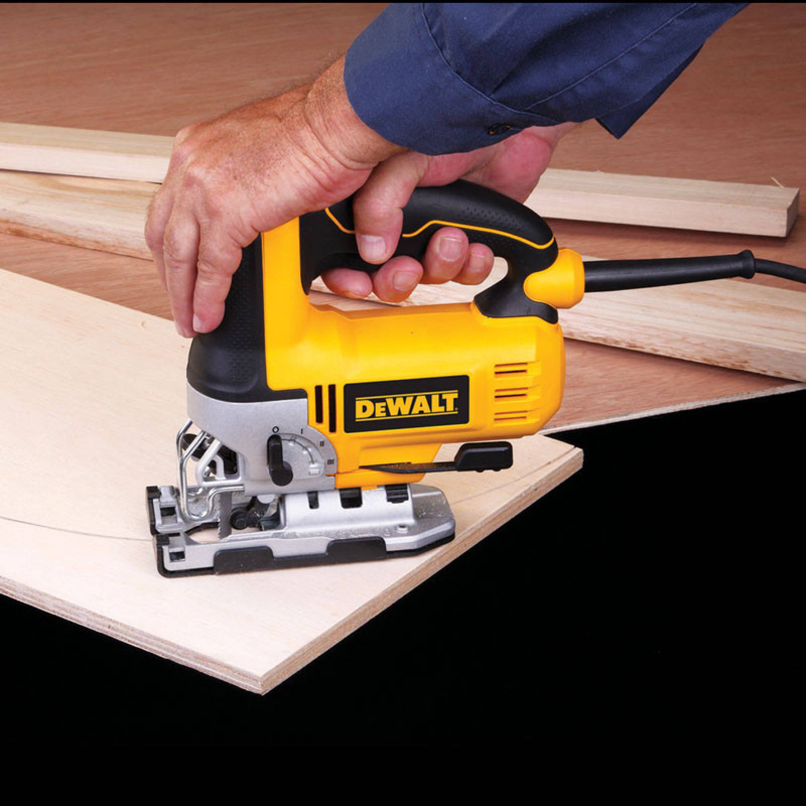 Sierra caladora DW300B3 650W DeWalt