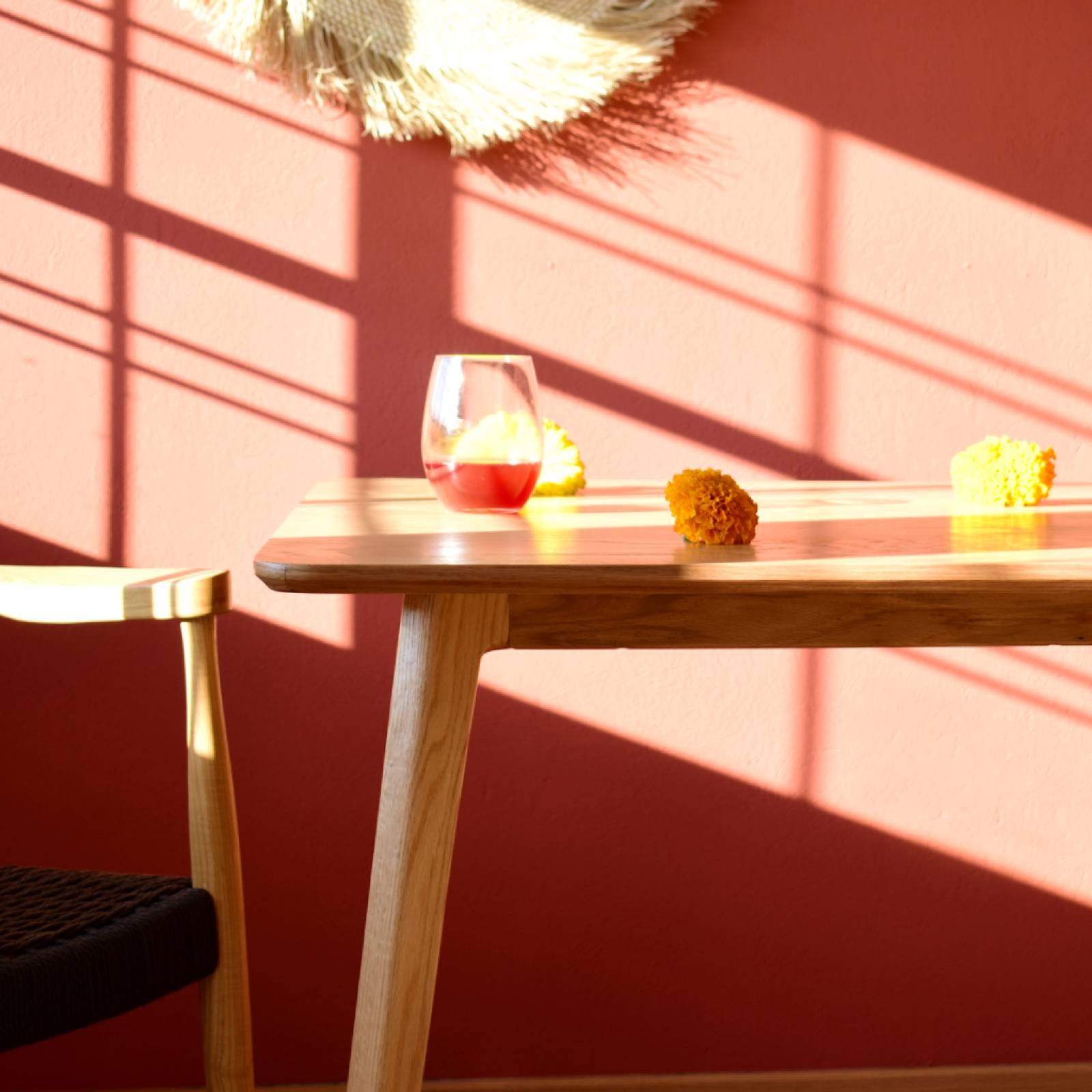 Mesa de Comedor de Encino Jord para 6 Pax