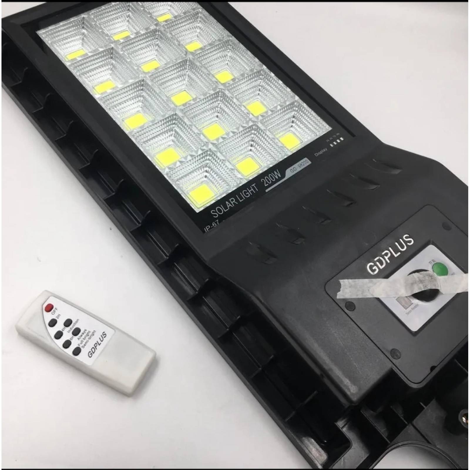 Luminaria Suburbana Alumbrado Publico Solar 200W con Sensor Movimiento GD-98200