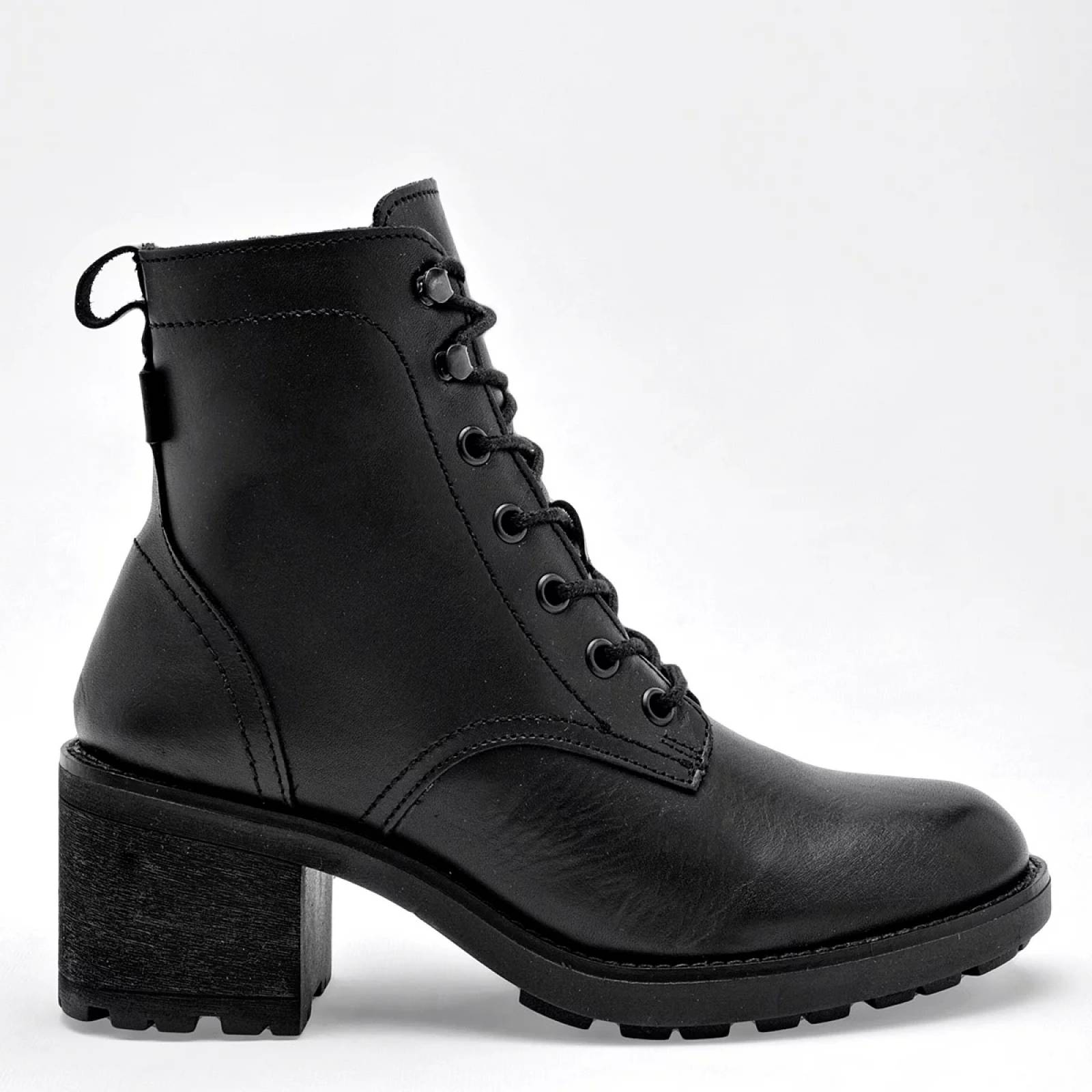 BOTA CON AGUJETA TACON CUADRADO de Levis Para Mujer Negro L1222211 T7