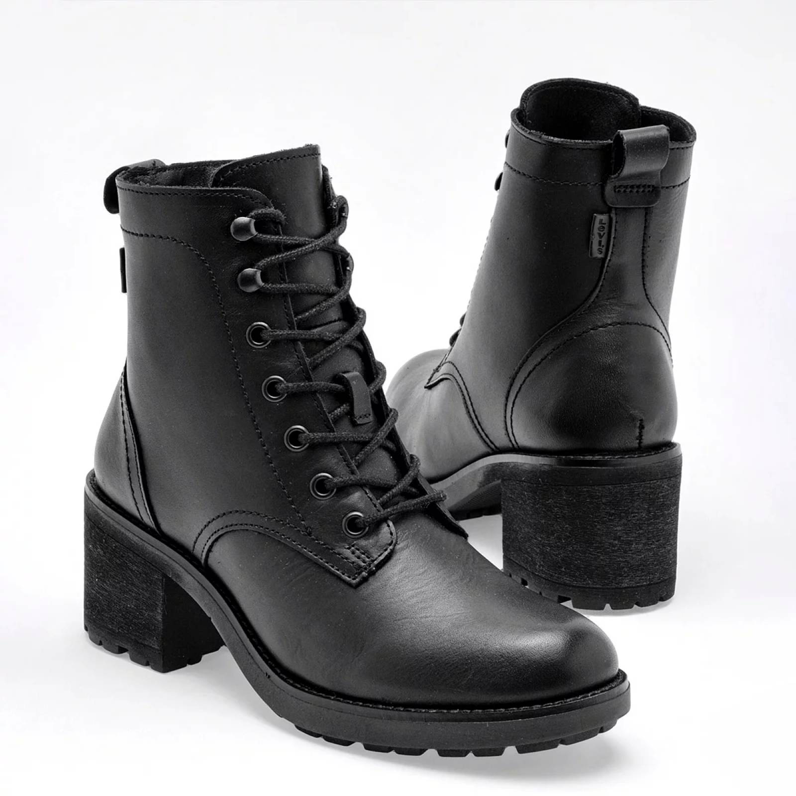 BOTA CON AGUJETA TACON CUADRADO de Levis Para Mujer Negro L1222211 T7